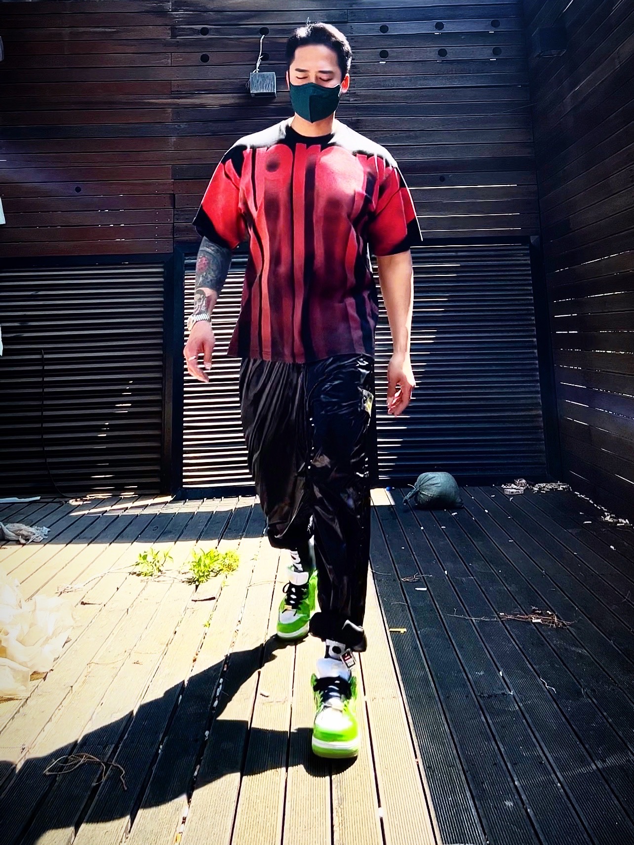 Supreme Bleed Logo S/S Top Black - 20FW, Supreme x Stone Island New Silk Light Pants Black - 19SS 착용 스타일 - 2