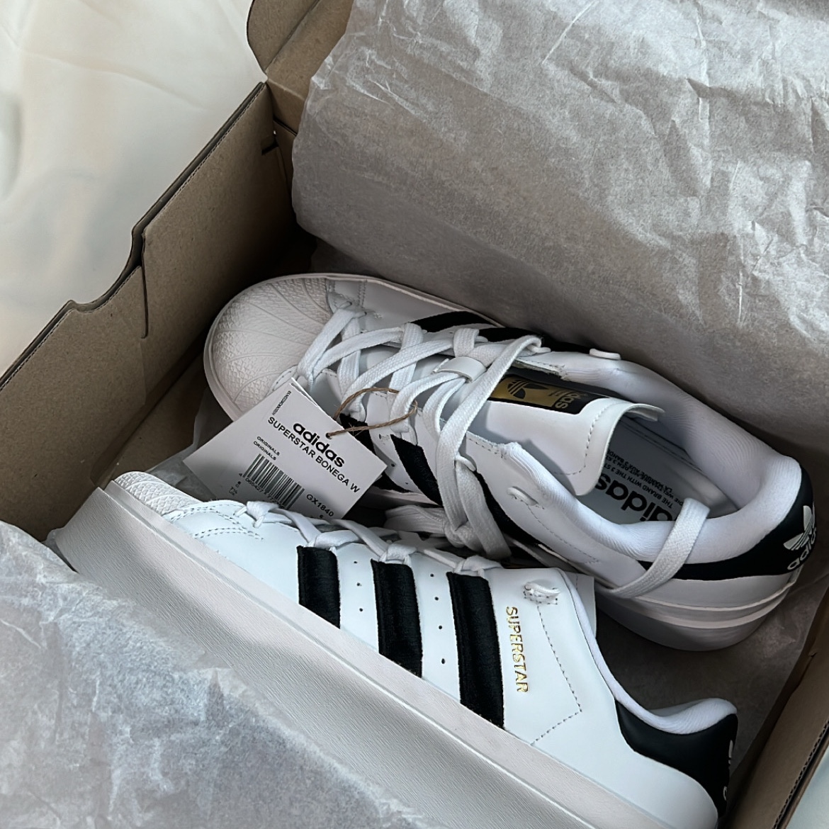 (W) Adidas Superstar Bonega Cloud White Core Black 착용 스타일