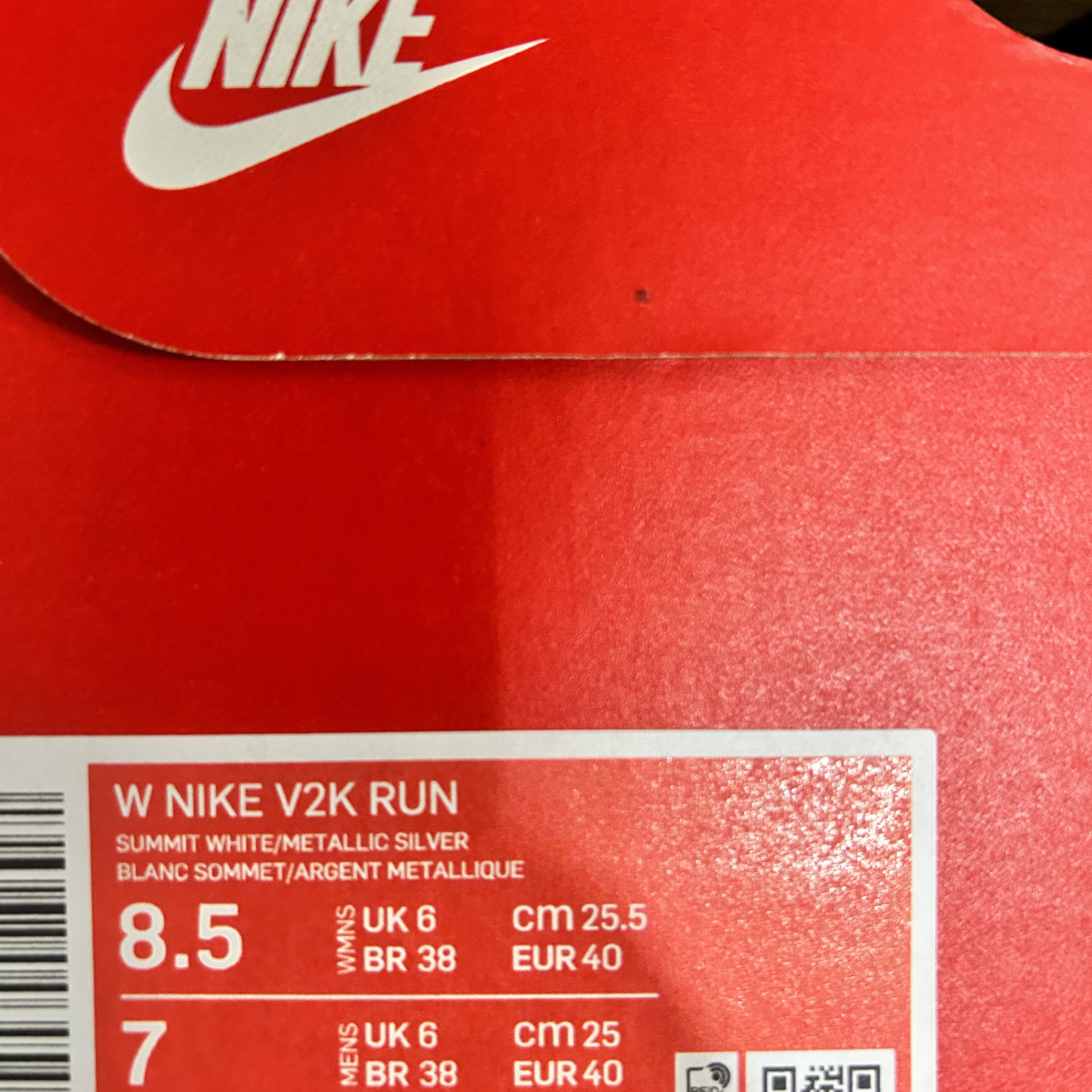 Nike V2K Run Summit White Metallic Silver 착용 스타일 - 1