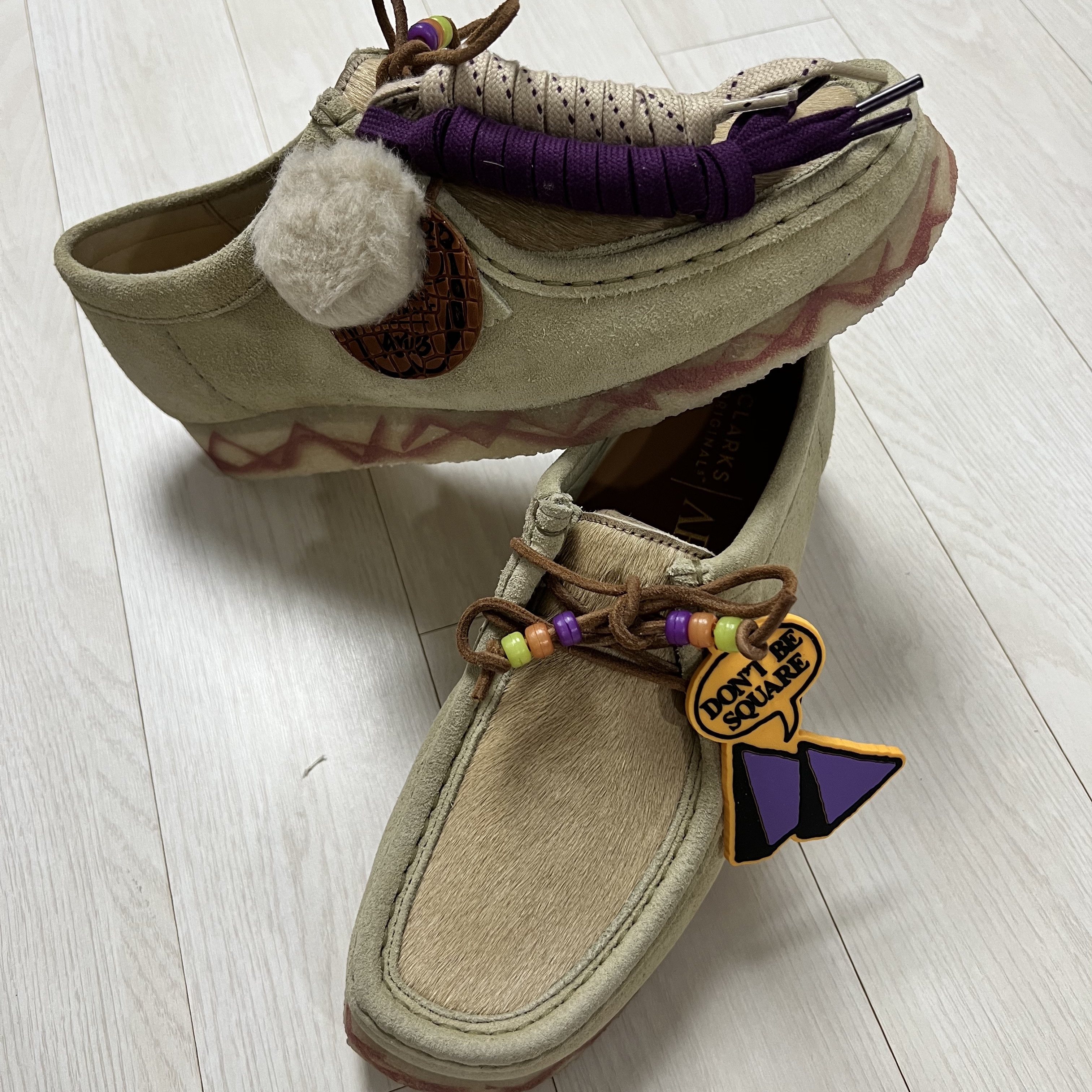 Clarks x Aries Wallabee Maple Combination 착용 스타일 - 1