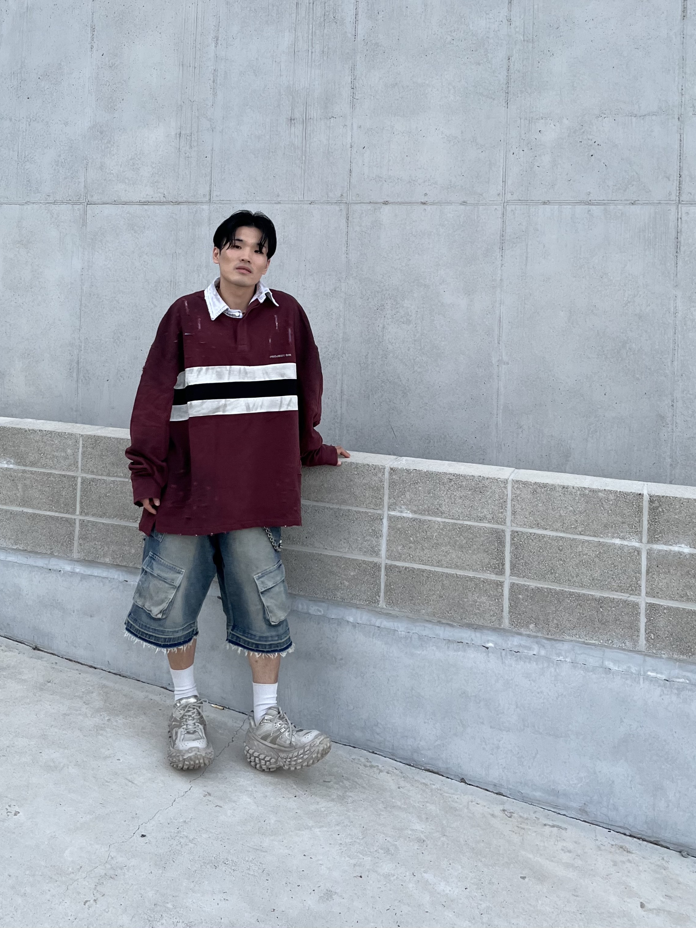 Project G/R Bullied Polo Shirts Burgundy, Balenciaga Defender Sneakers Beige 착용 스타일 - 2