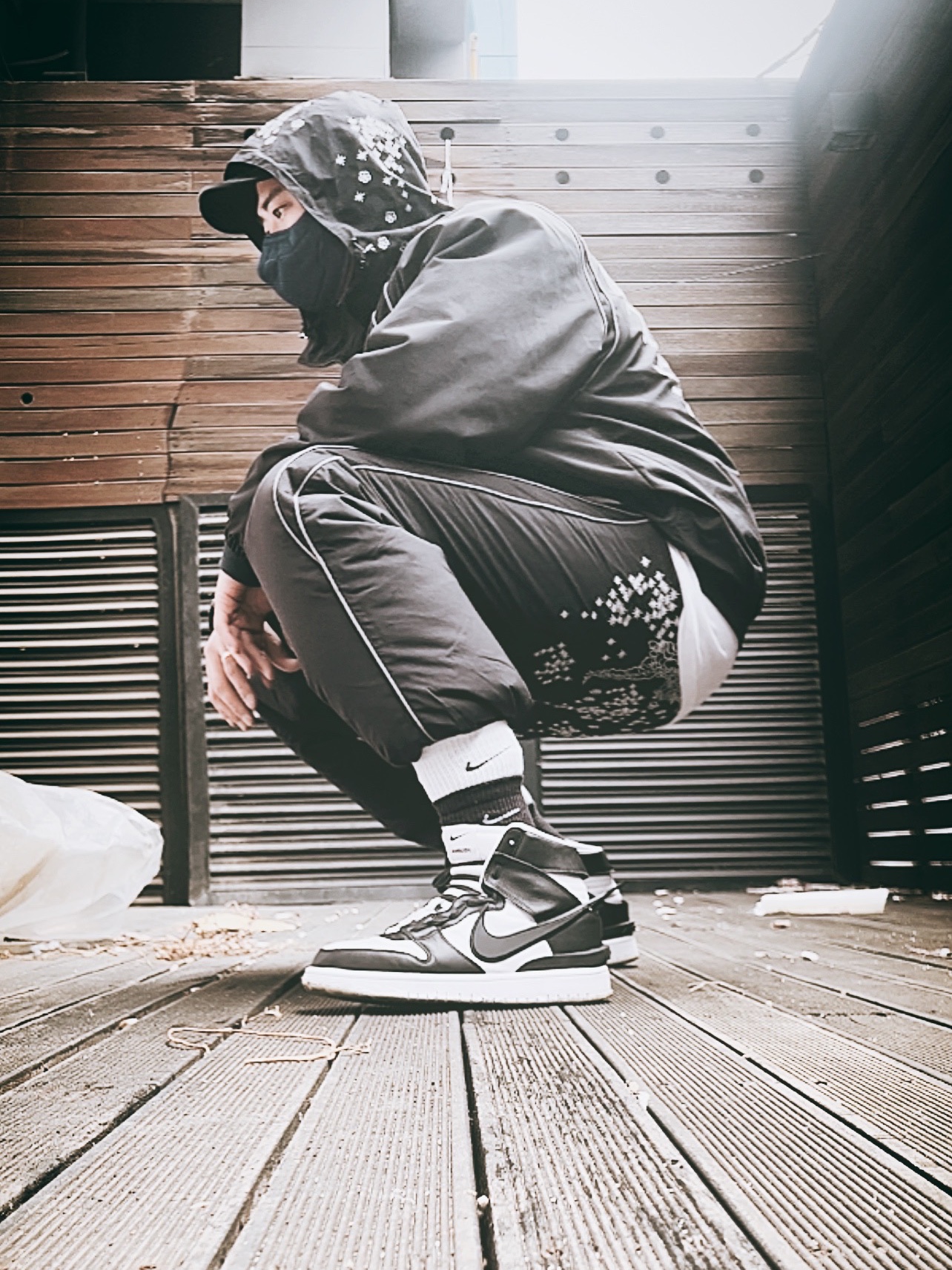 Supreme AOI Glow in the Dark Track Jacket Olive - 22SS, Supreme AOI Glow In The Dark Track Pants Black - 22SS 착용 스타일 - 1