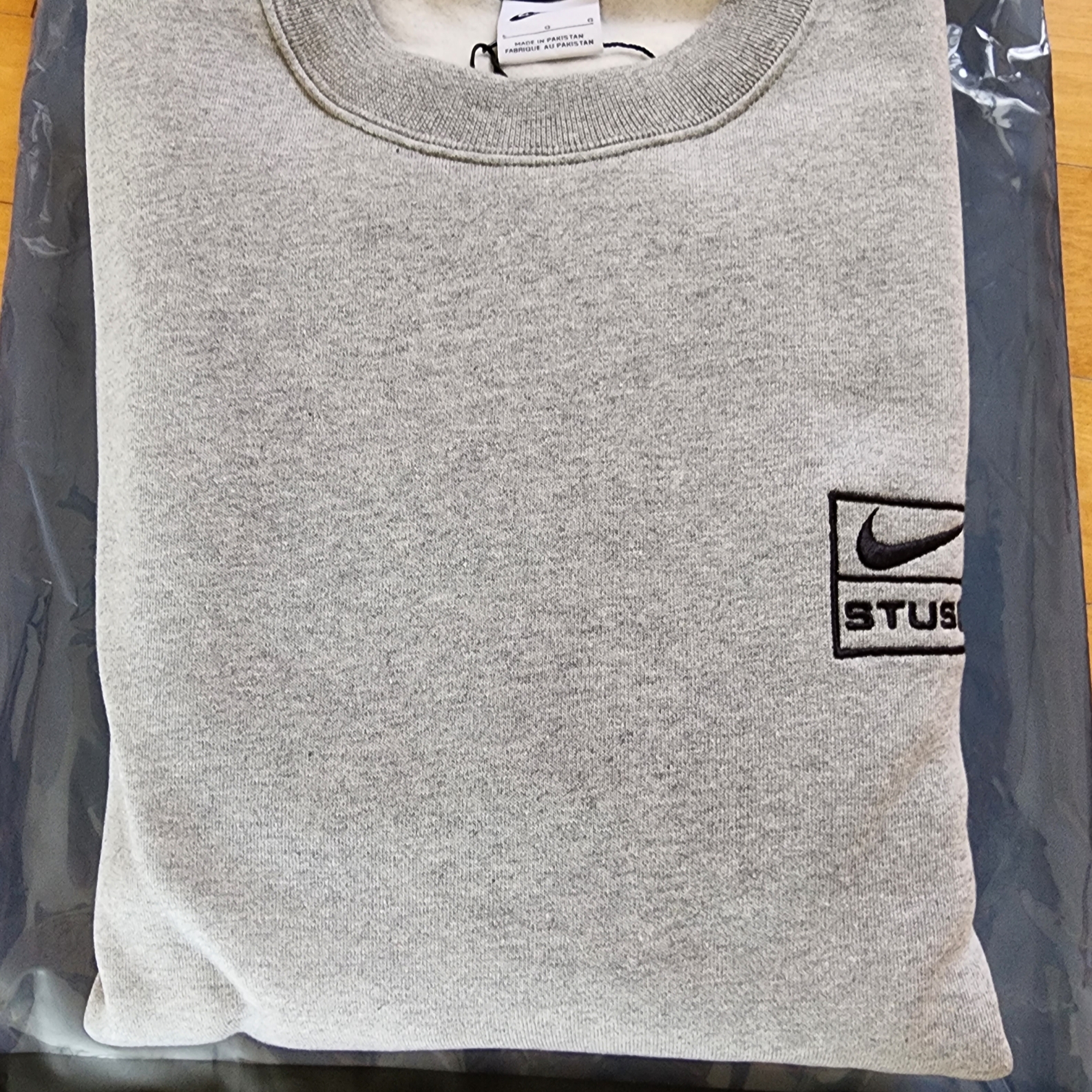 Nike x Stussy NRG Fleece Crewneck Dark Grey Heather (DO9337-063) 착용 스타일