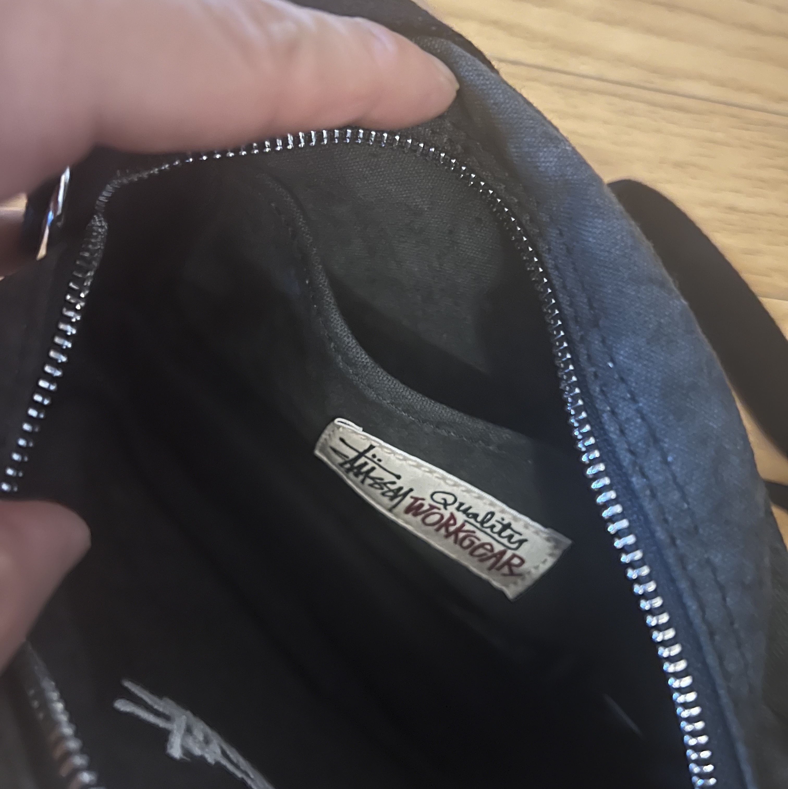 Stussy Canvas Side Pouch Washed Black 착용 스타일 - 3
