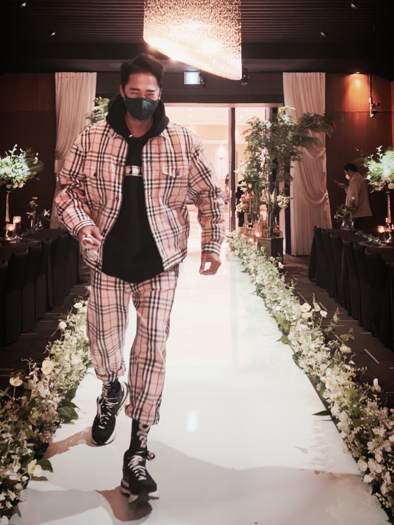 Supreme x Burberry Box Logo T-Shirt Black - 22SS, Supreme x Burberry Box Logo Hooded Sweatshirt Black - 22SS 착용 스타일 - 3
