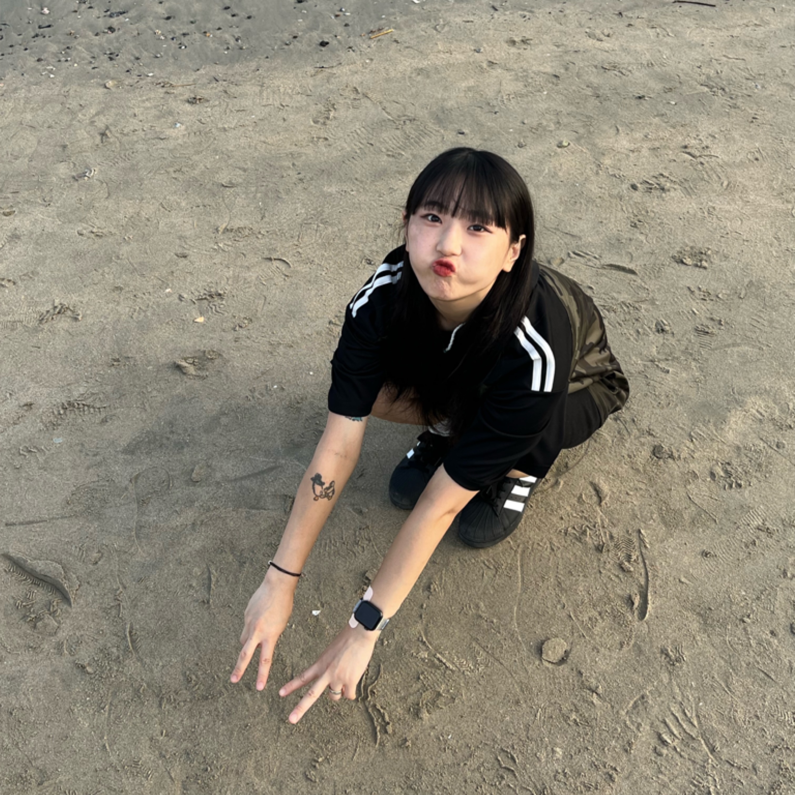 (J) Adidas Superstar Black White, Apple Watch SE 44mm GPS Midnight Aluminum Case with Sport Band Midnight (Korean Ver.) 착용 스타일