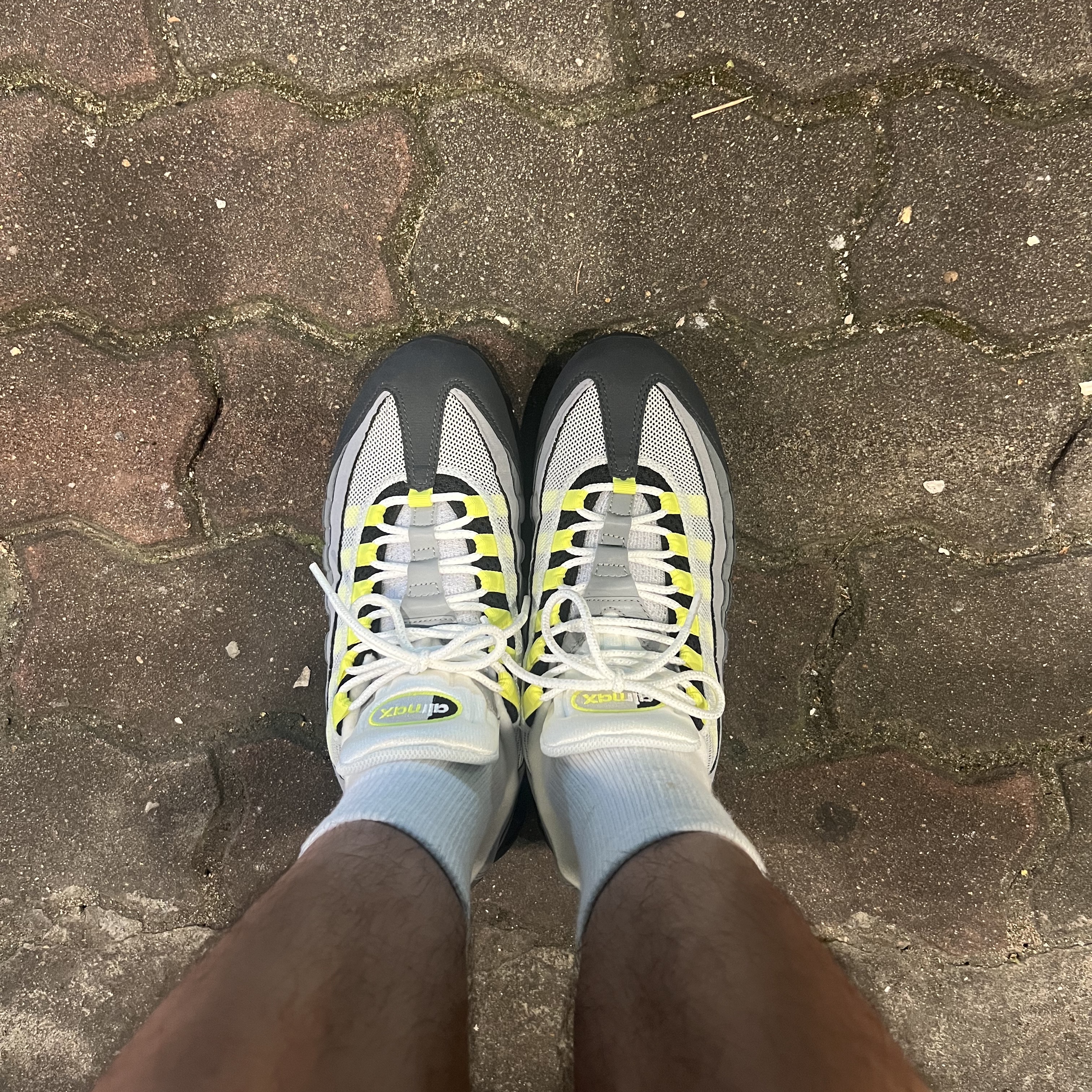 Nike Air Max 95 OG Neon Yellow 2020 착용 스타일 - 2