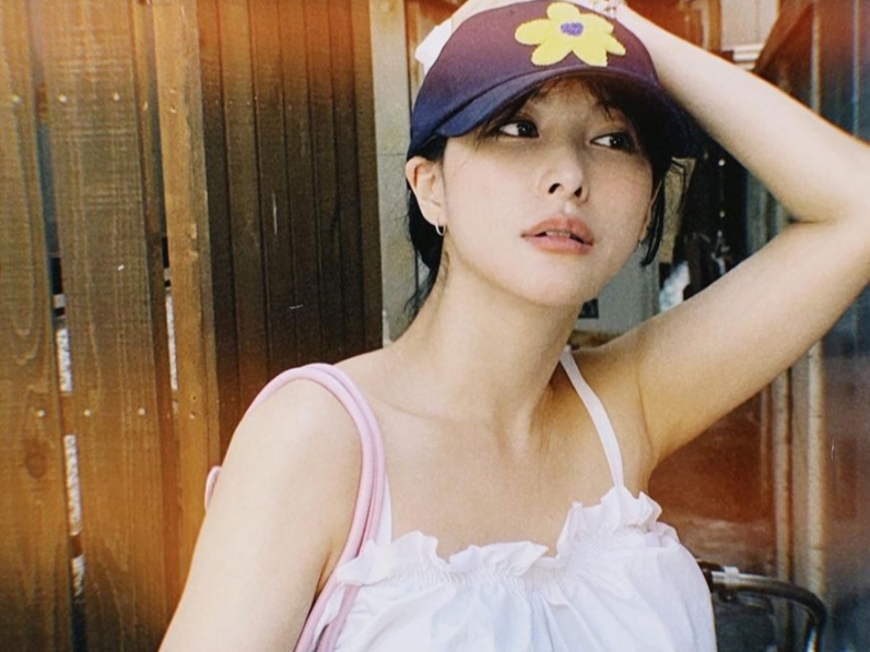 The Museum Visitor Bookle Flower Ballcap Navy 착용 스타일 - 2