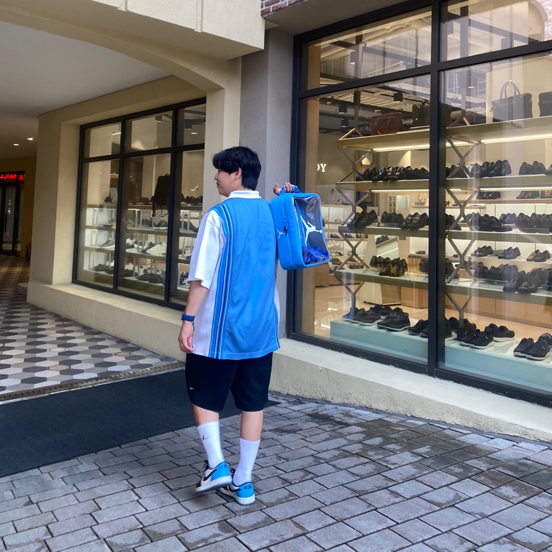 Jordan 1 Retro Low OG Black and Dark Powder Blue 착용 스타일