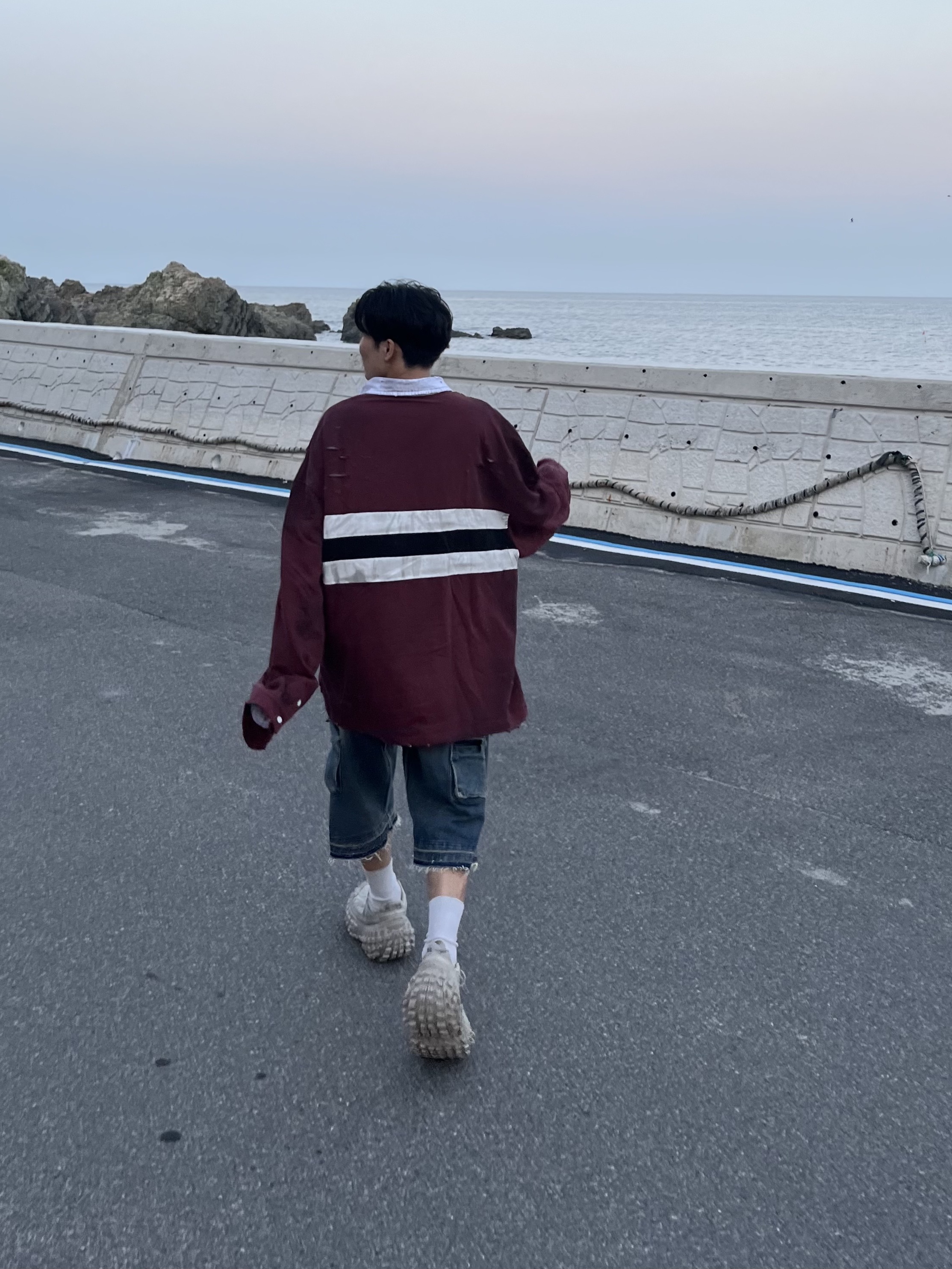 Project G/R Bullied Polo Shirts Burgundy, Balenciaga Defender Sneakers Beige 착용 스타일 - 1