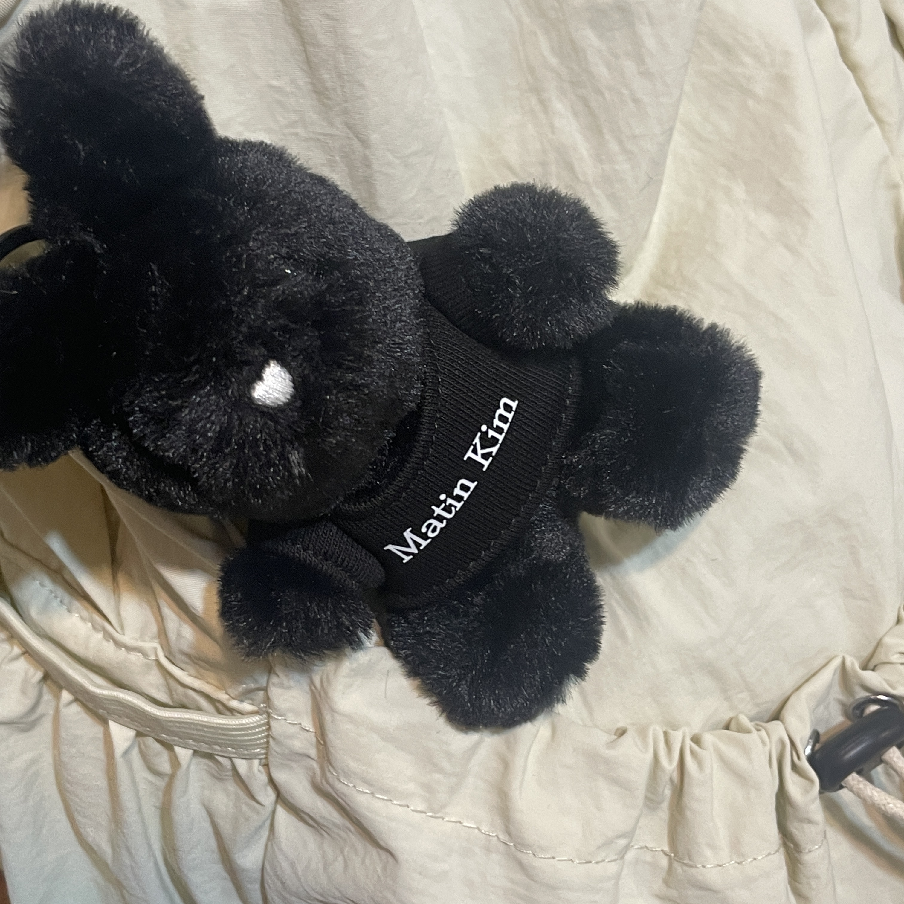 Matin Kim Black Bunny Toy Keyring Black 착용 스타일