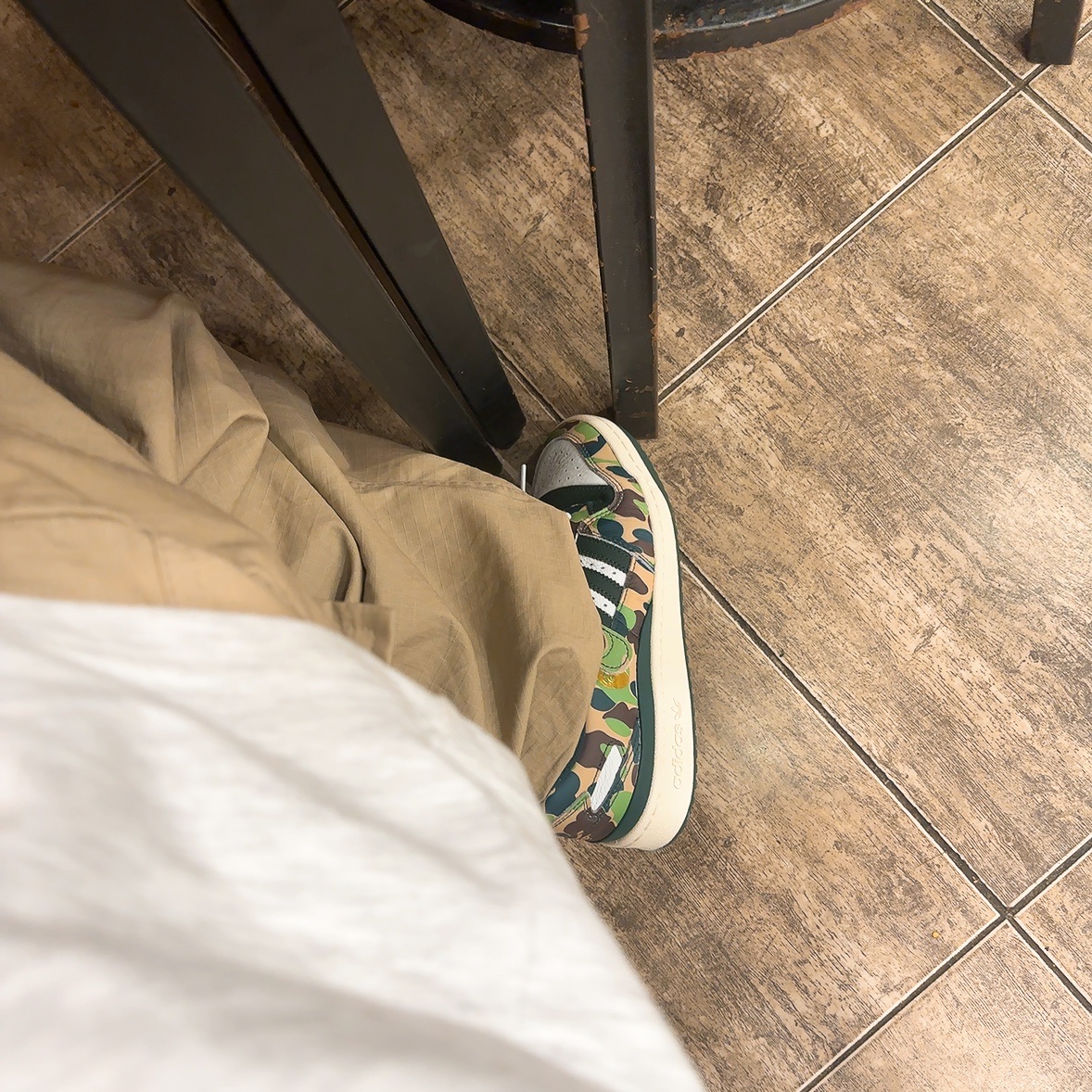 Adidas x BAPE Forum 84 Low Green Camo 착용 스타일 - 3