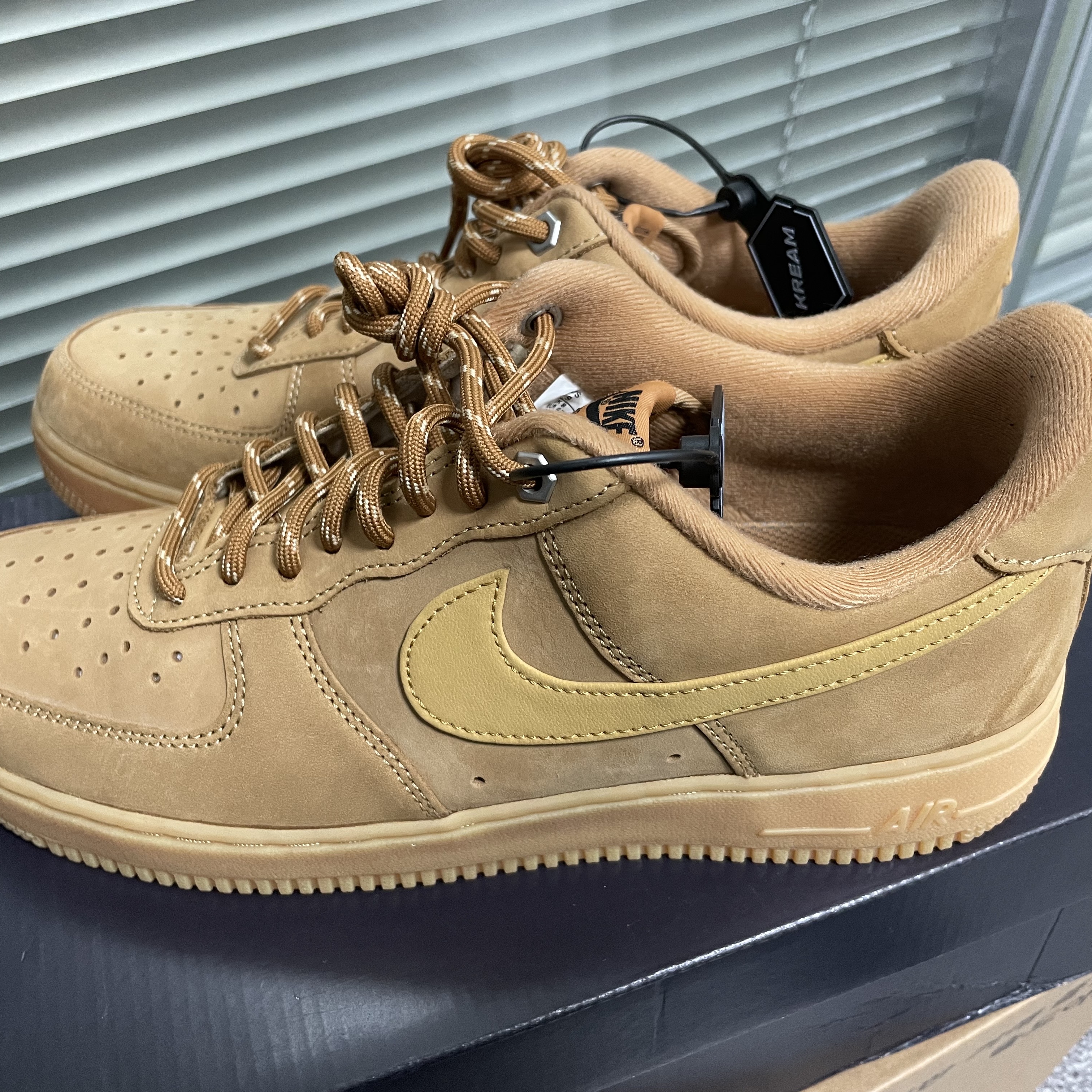 Nike Air Force 1 '07 WB Flax 착용 스타일