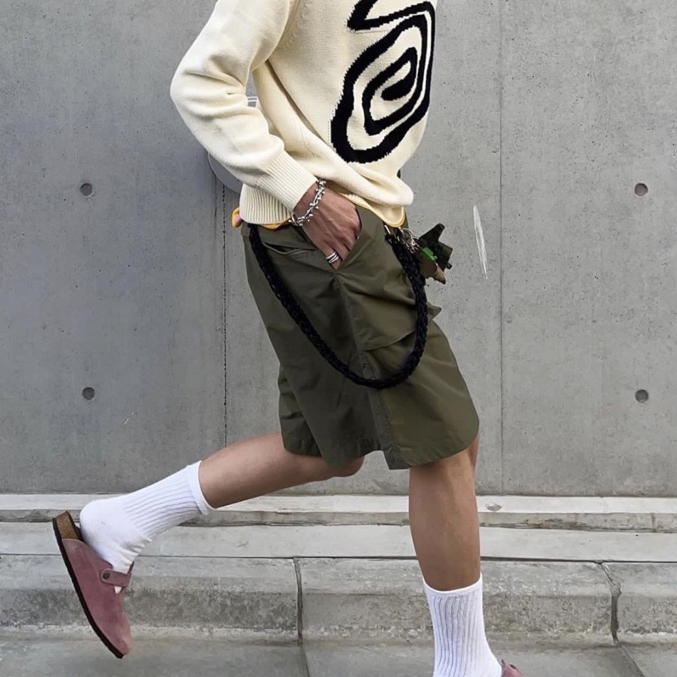 Stussy Curly S Sweater Natural, Birkenstock x Stussy Boston Clog Pink 착용 스타일