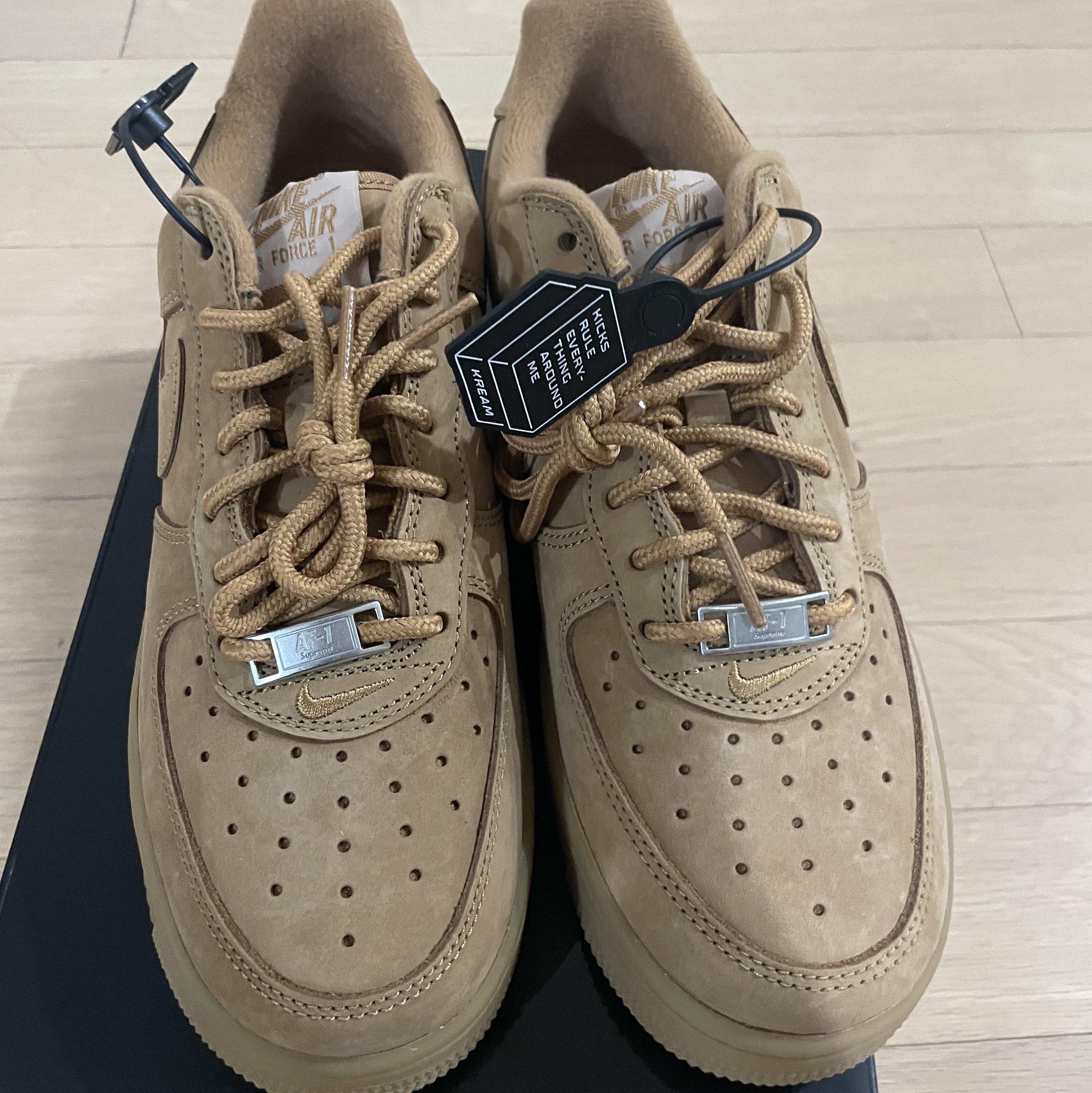 Nike x Supreme Air Force 1 Low Flax 착용 스타일