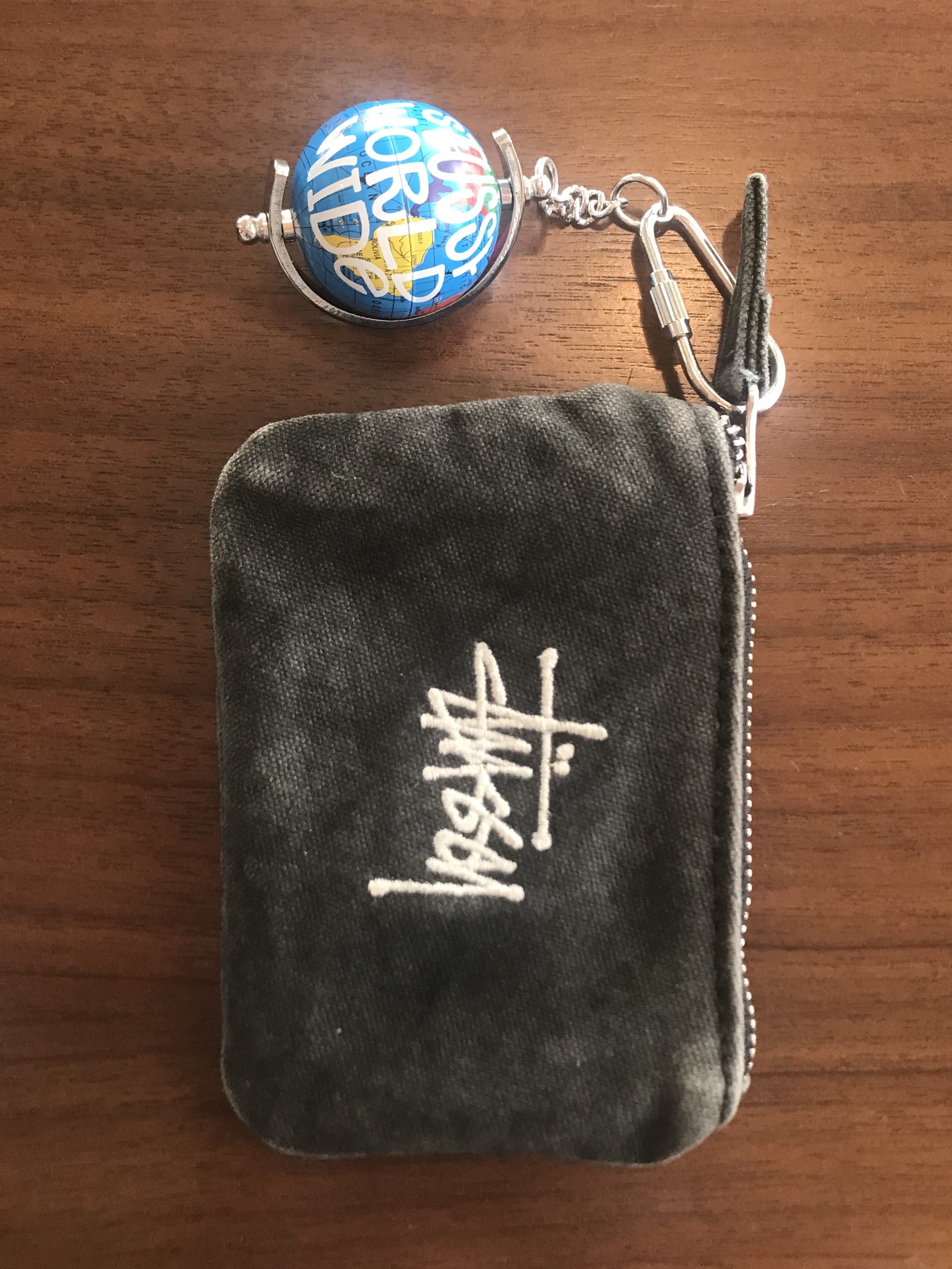 Stussy Globe Keychain Multi, Stussy Canvas Coin Pouch Washed Black 착용 스타일