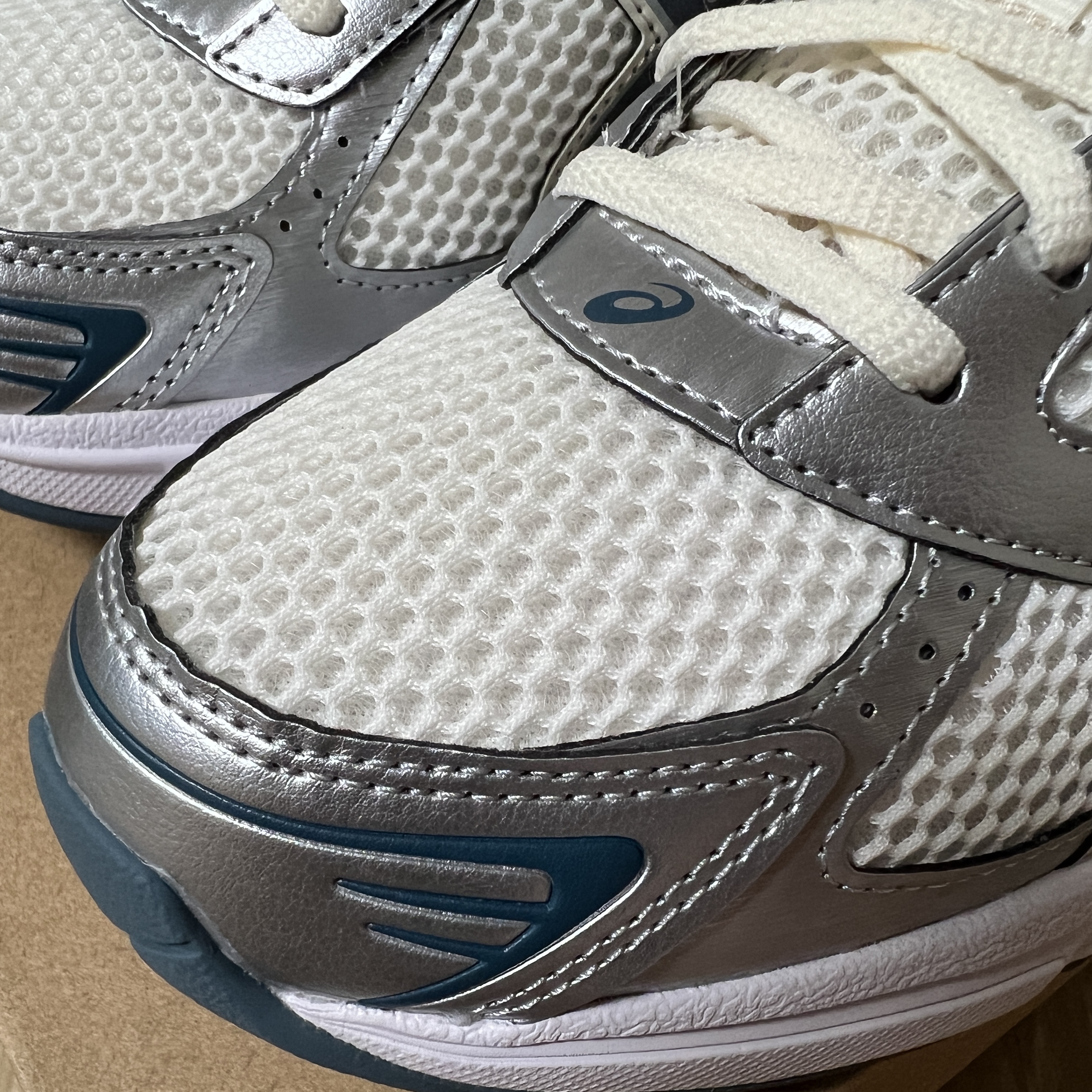 Asics Gel-1130 Cream Ironclad 착용 스타일 - 2