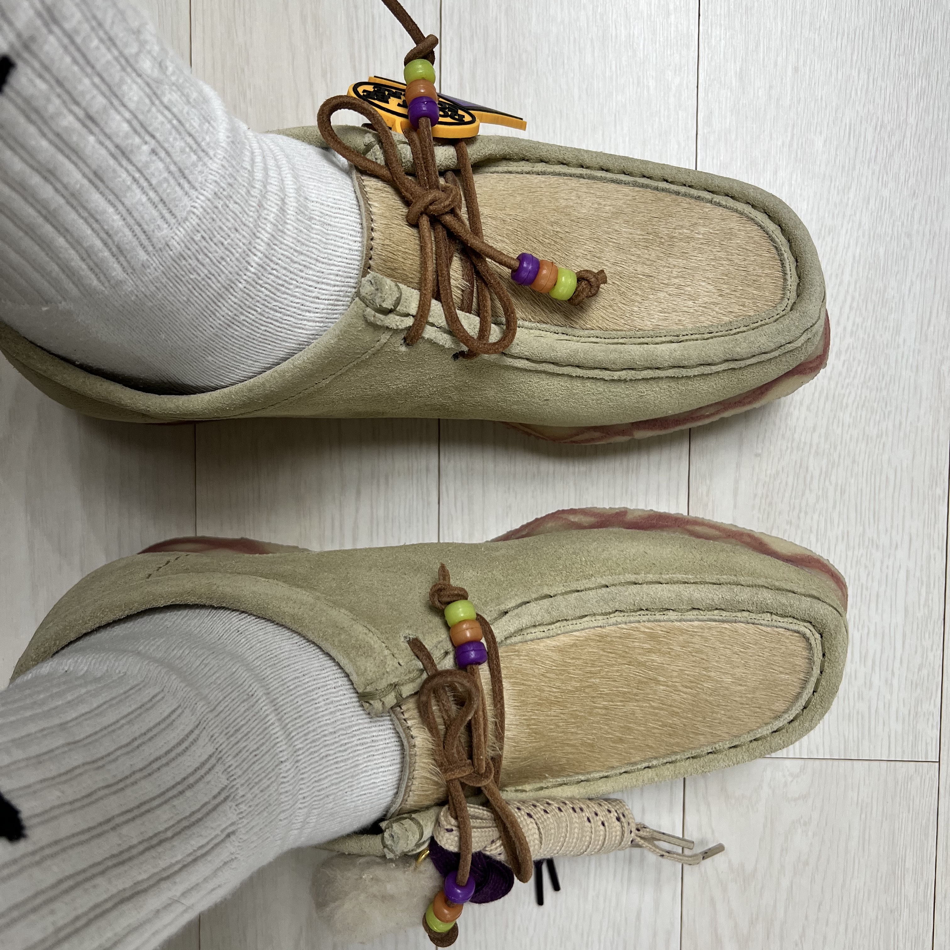 Clarks x Aries Wallabee Maple Combination 착용 스타일 - 3
