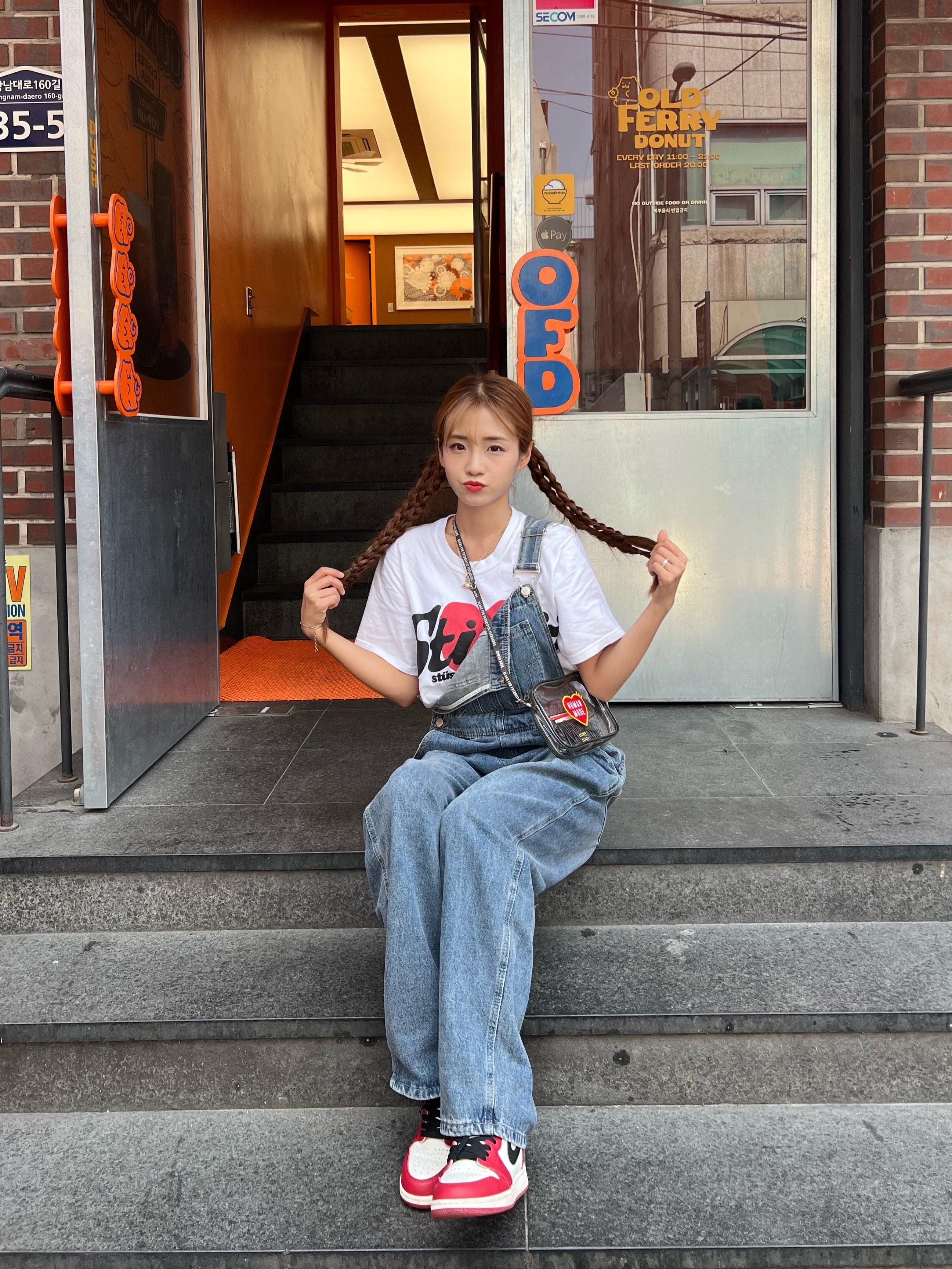 Stussy x Cactus Plant Flea Market Heart T-Shirt, (GS) Jordan 1 Retro High OG Chicago 2022 착용 스타일 - 1