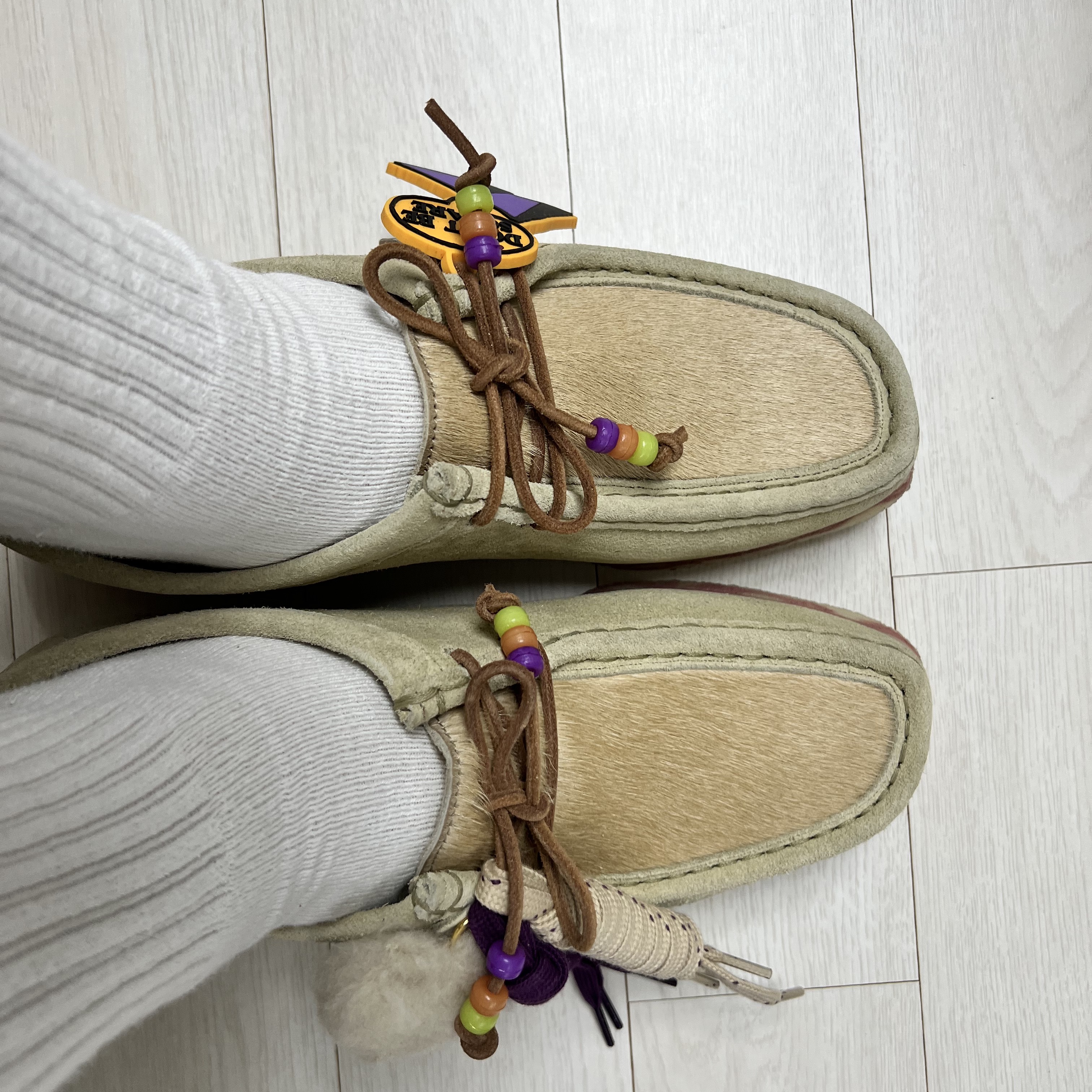 Clarks x Aries Wallabee Maple Combination 착용 스타일 - 4