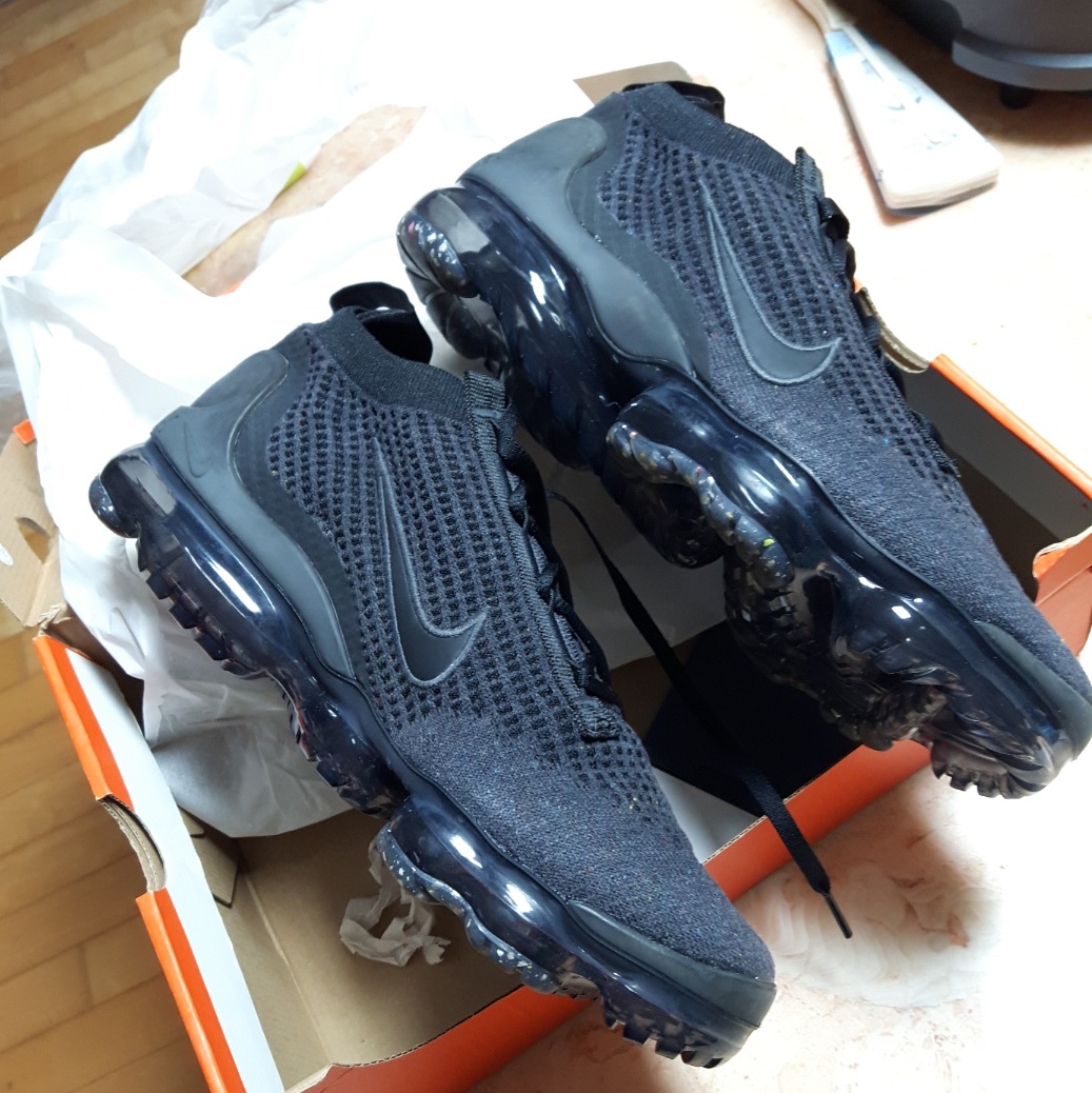 Nike Air VaporMax 2021 Flyknit Triple Black 착용 스타일