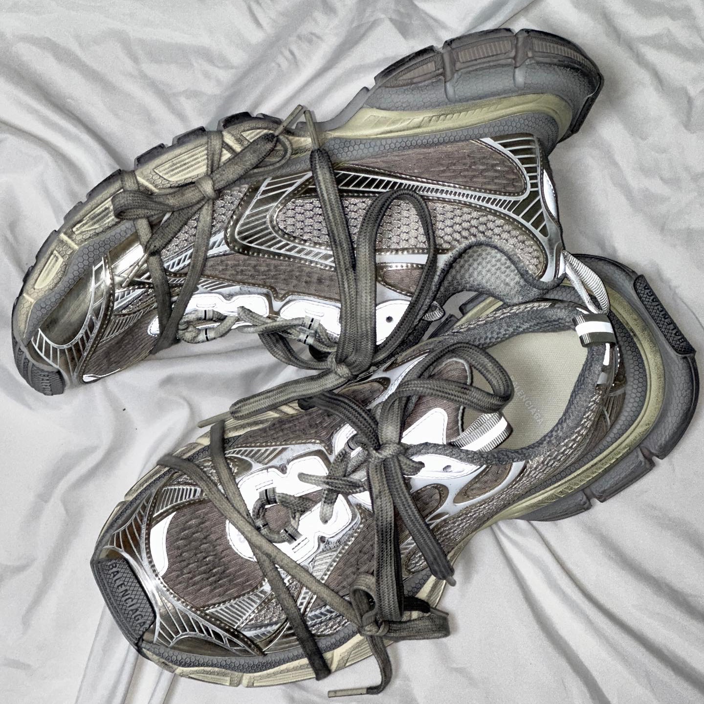 Balenciaga 3XL Sneakers Light Beige 착용 스타일 - 1