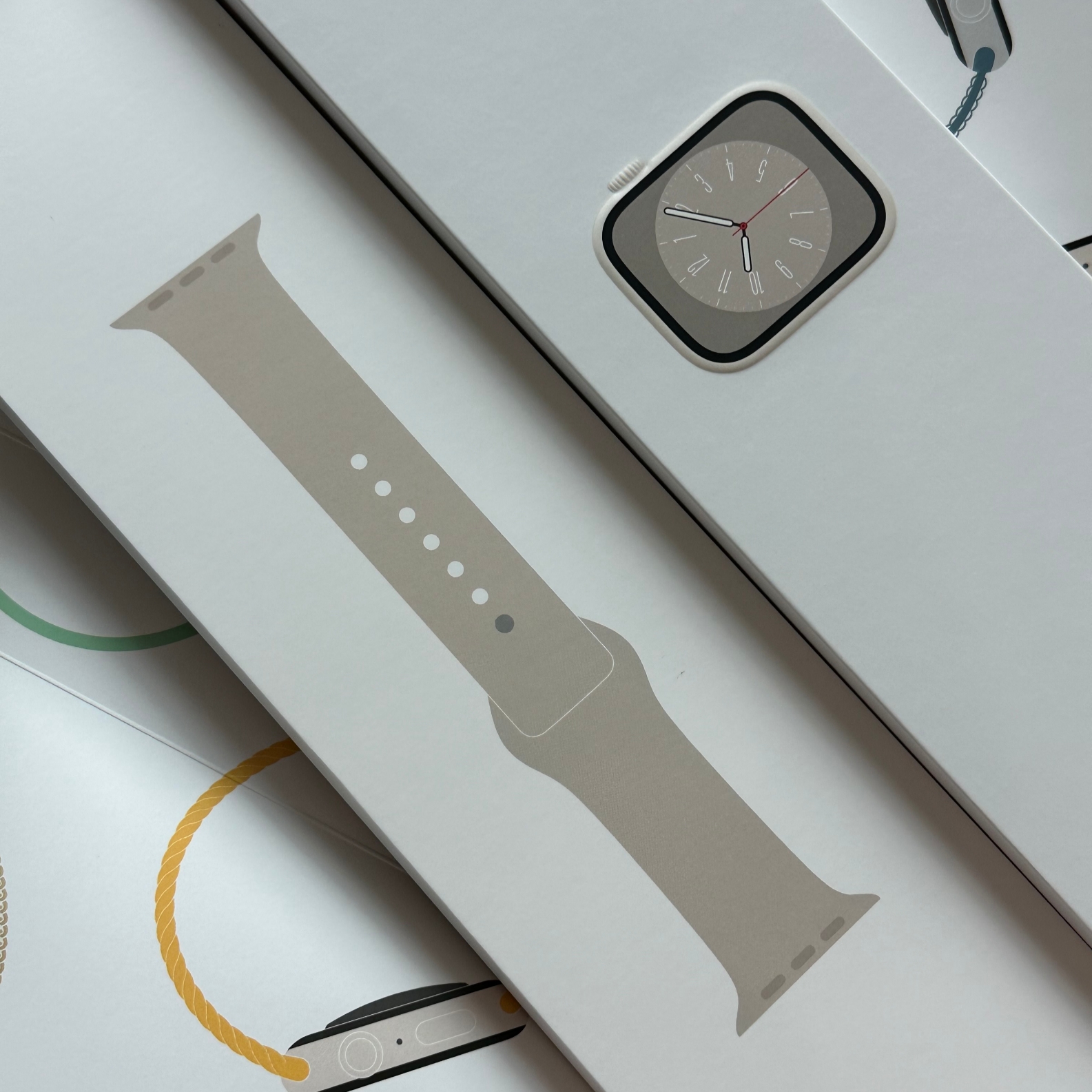 Apple Watch Series 8 41mm GPS Starlight Aluminium Case with Sport Band Starlight (Korean Ver.) 착용 스타일 - 1