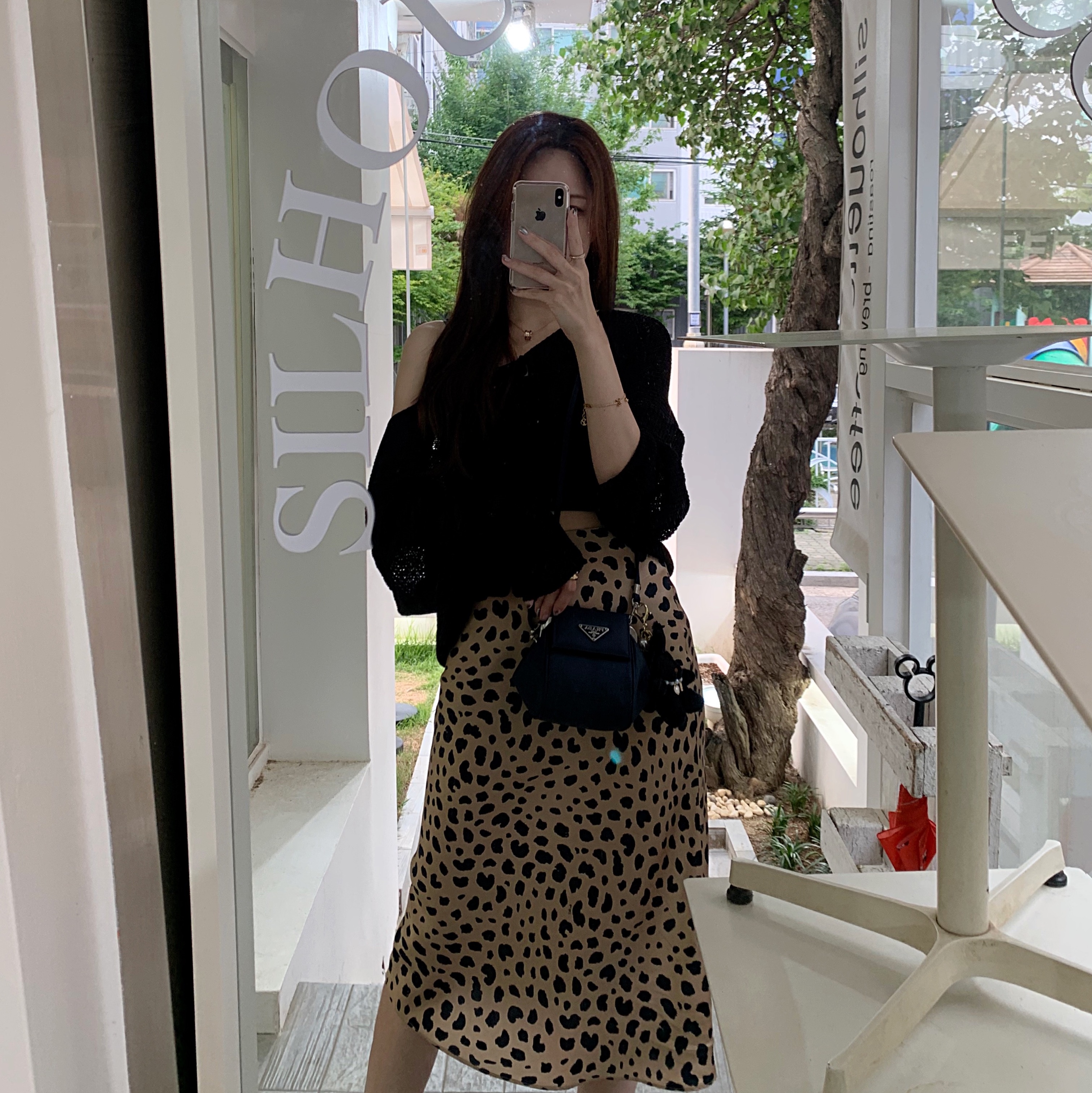 (W) Louis Vuitton LV Iconic Bracelet Gold 착용 스타일 - 2