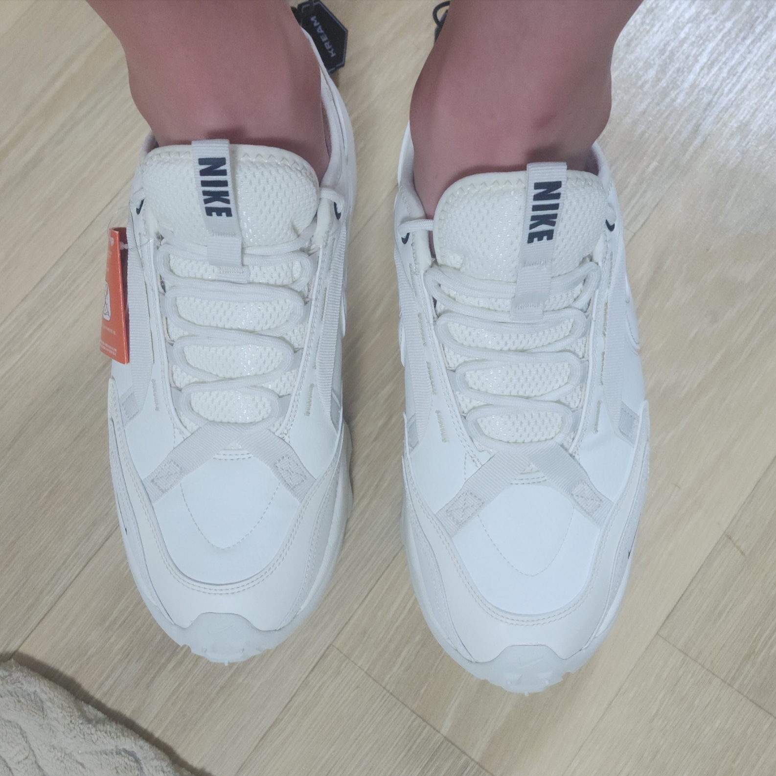 (W) Nike TC 7900 Summit White 착용 스타일 - 1