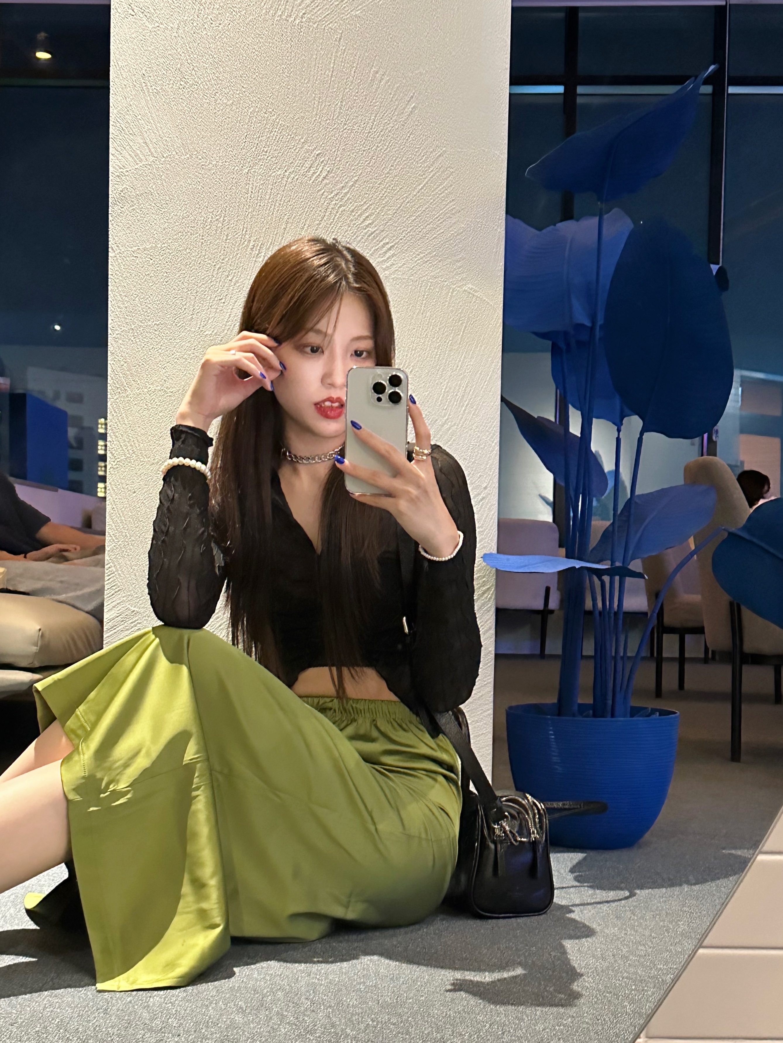 Apple iPhone 14 Pro 128GB Silver (Korean Ver.) 착용 스타일 - 4