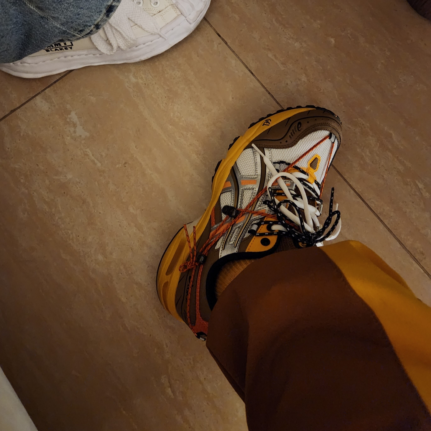 Asics x Andersson Bell Gel-1090 White Orange 착용 스타일