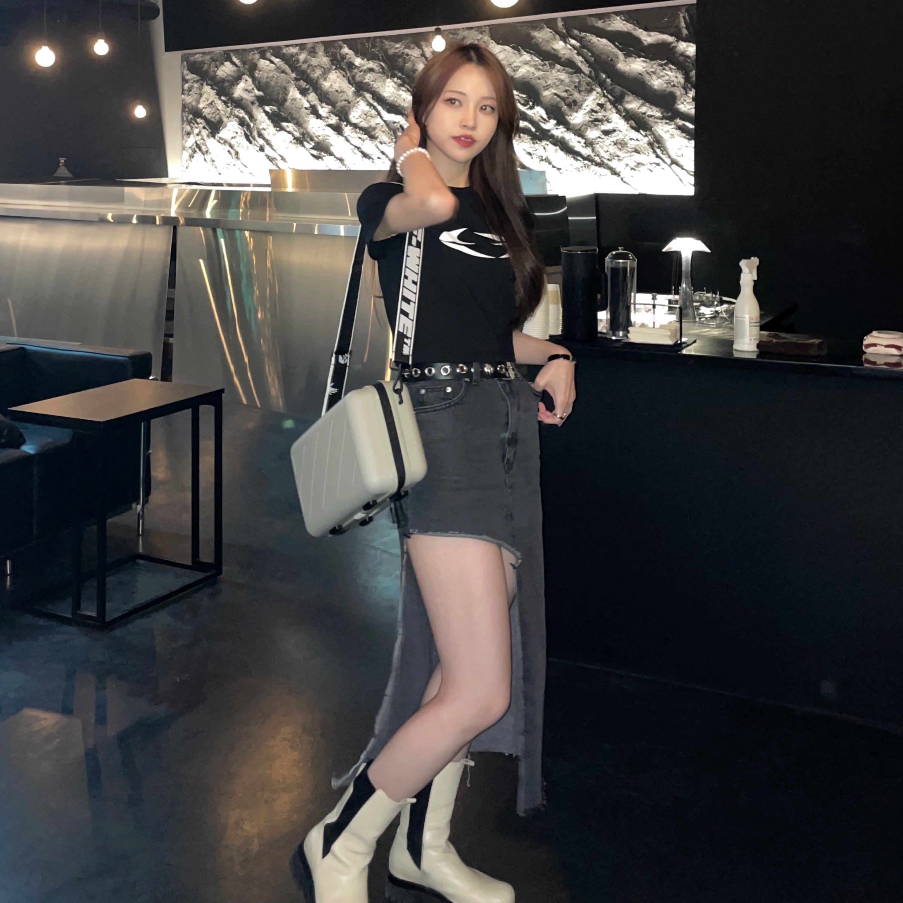 Off-White x Amore Pacific Protection Box (Without Cosmetics), Hermes Clic HH Bracelet Palladium & Noir Mat 착용 스타일 - 3