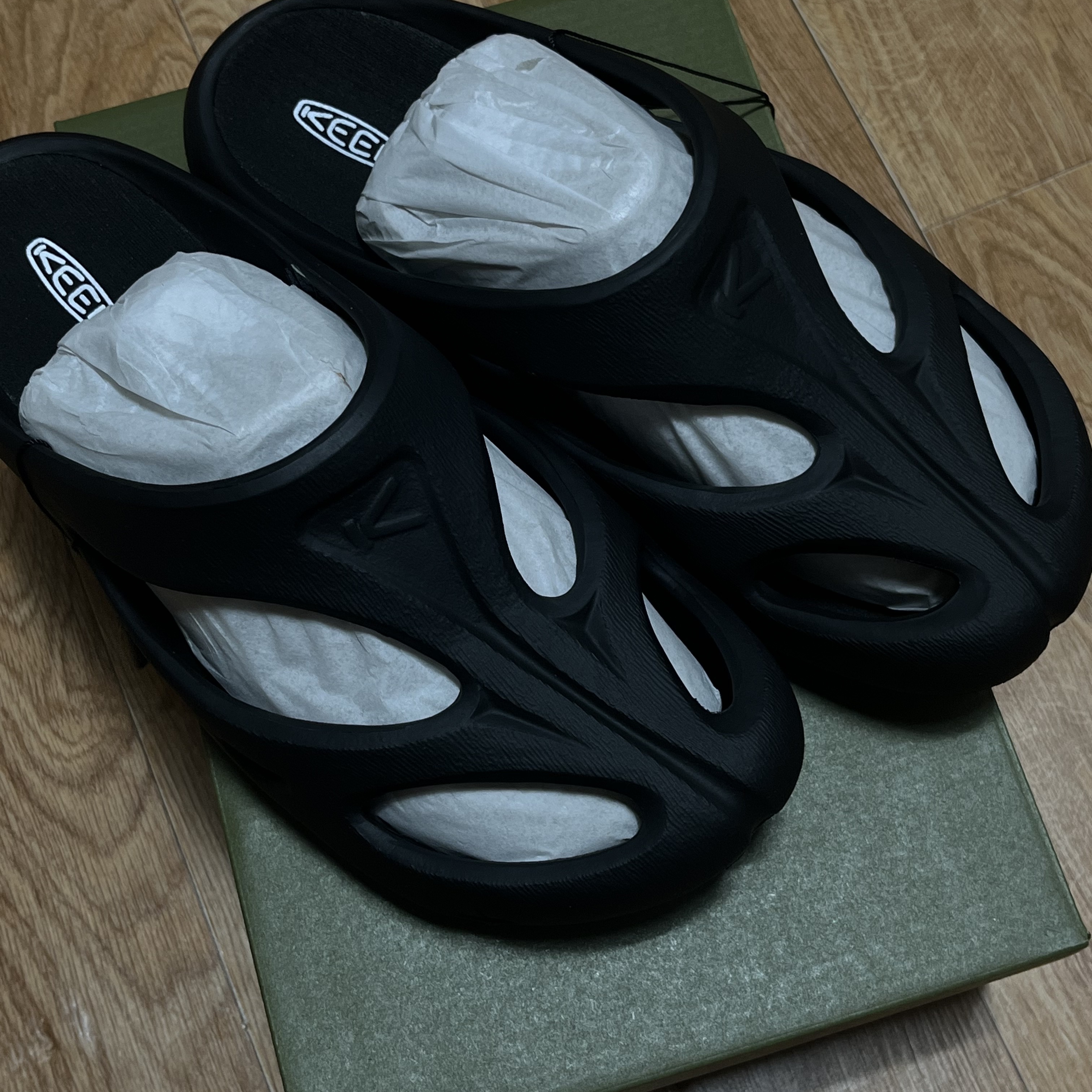 Keen Shanti Black Dawn Blue 착용 스타일 - 1