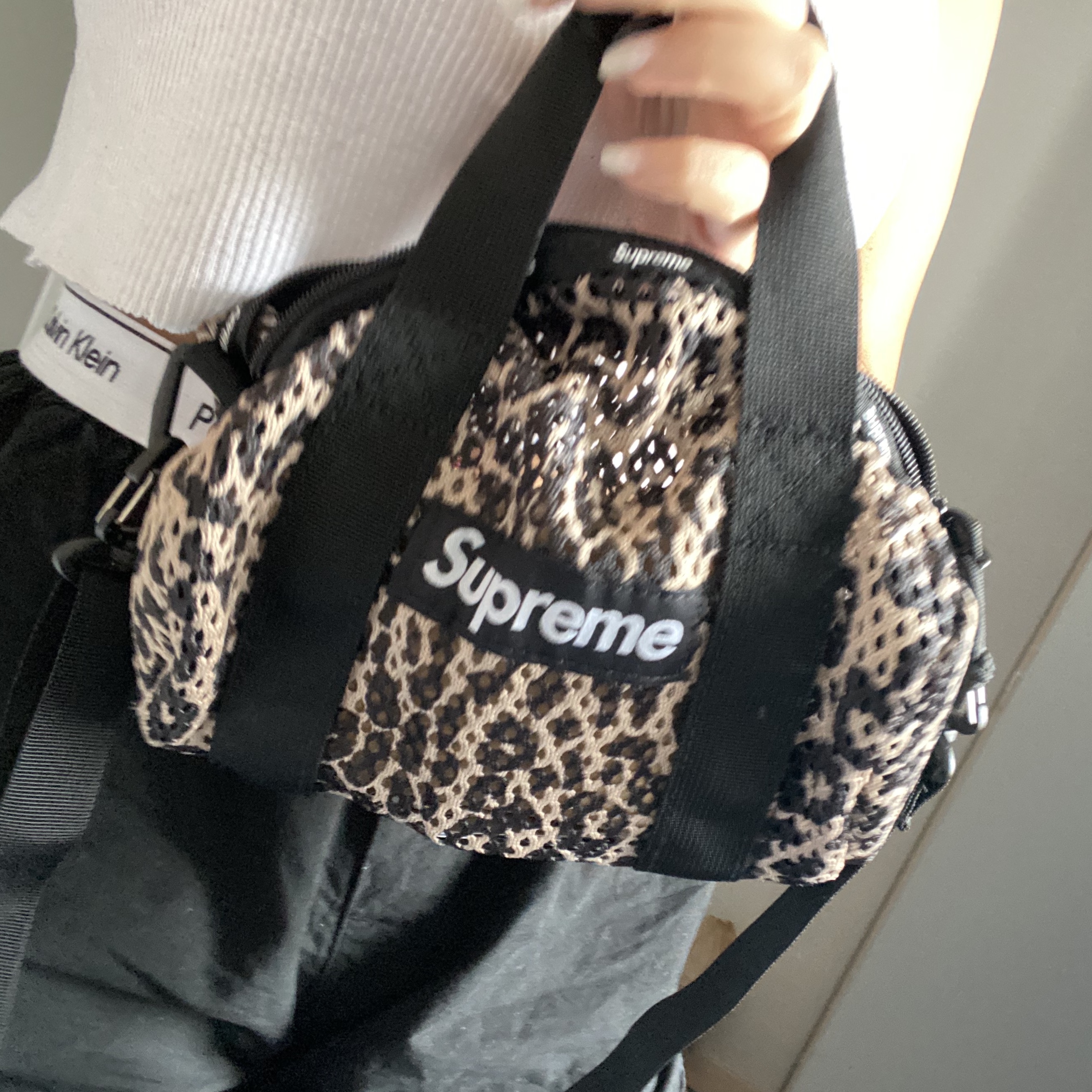 Supreme Mesh Mini Duffle Bag Leopard - 23SS 착용 스타일