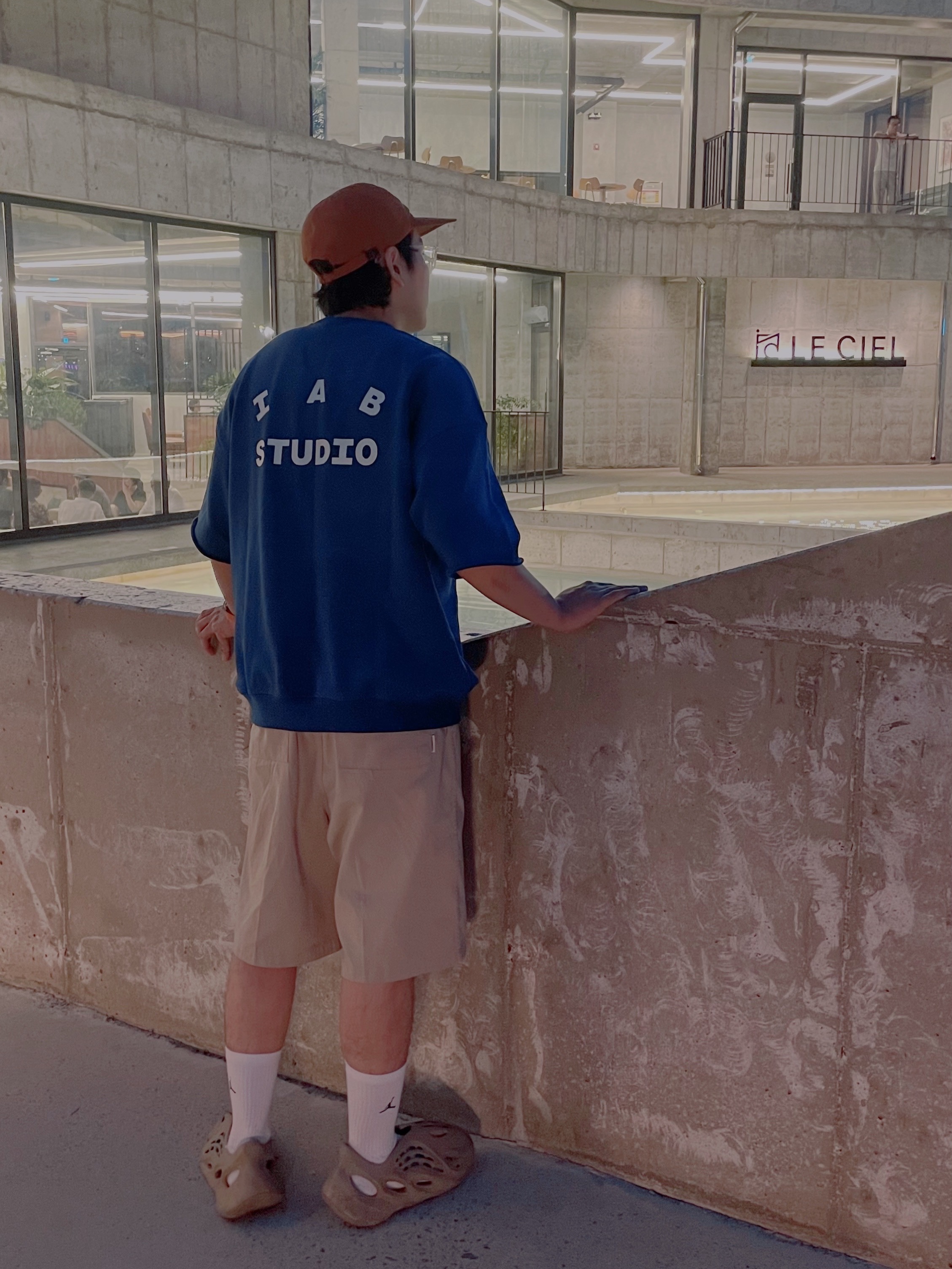 IAB Studio Heavy Short Sleeve Sweatshirt Navy - 23FW, Adidas Yeezy Foam RNNR Stone Sage 착용 스타일