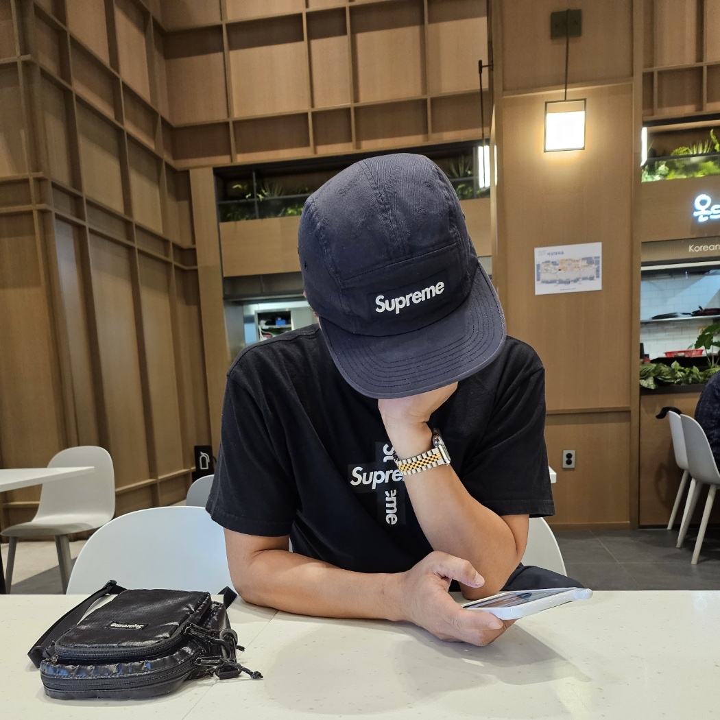 Supreme Cross Box Logo T-Shirt Black - 20FW 착용 스타일
