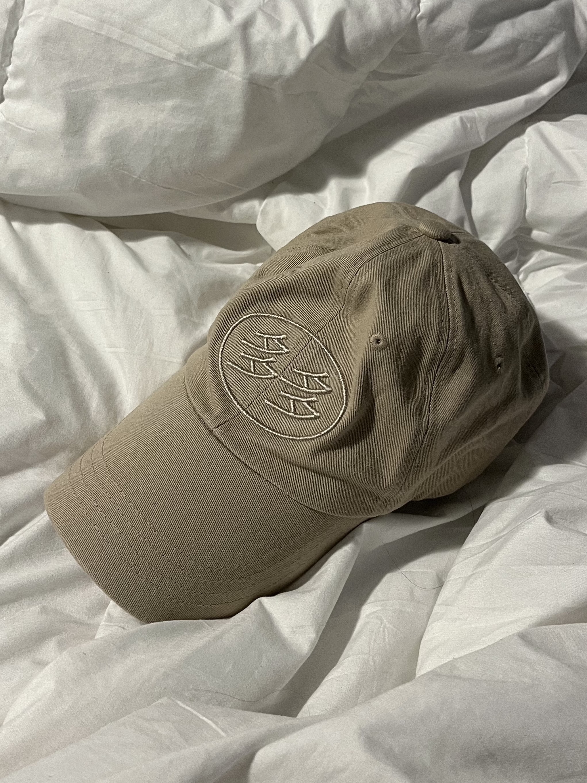 Dada Student Cap Beige 착용 스타일 - 1