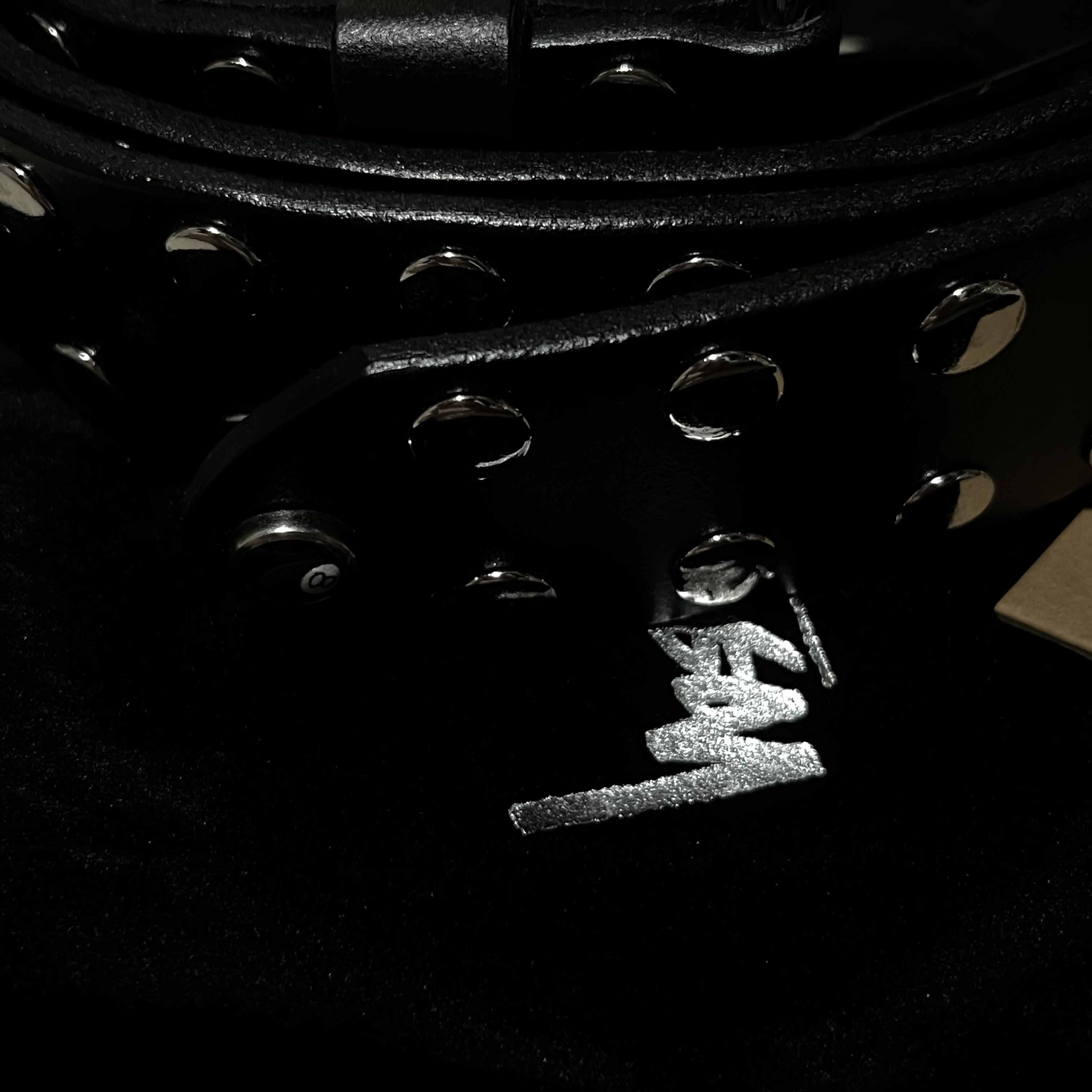 Stussy 8 Ball Studded Belt Black 착용 스타일