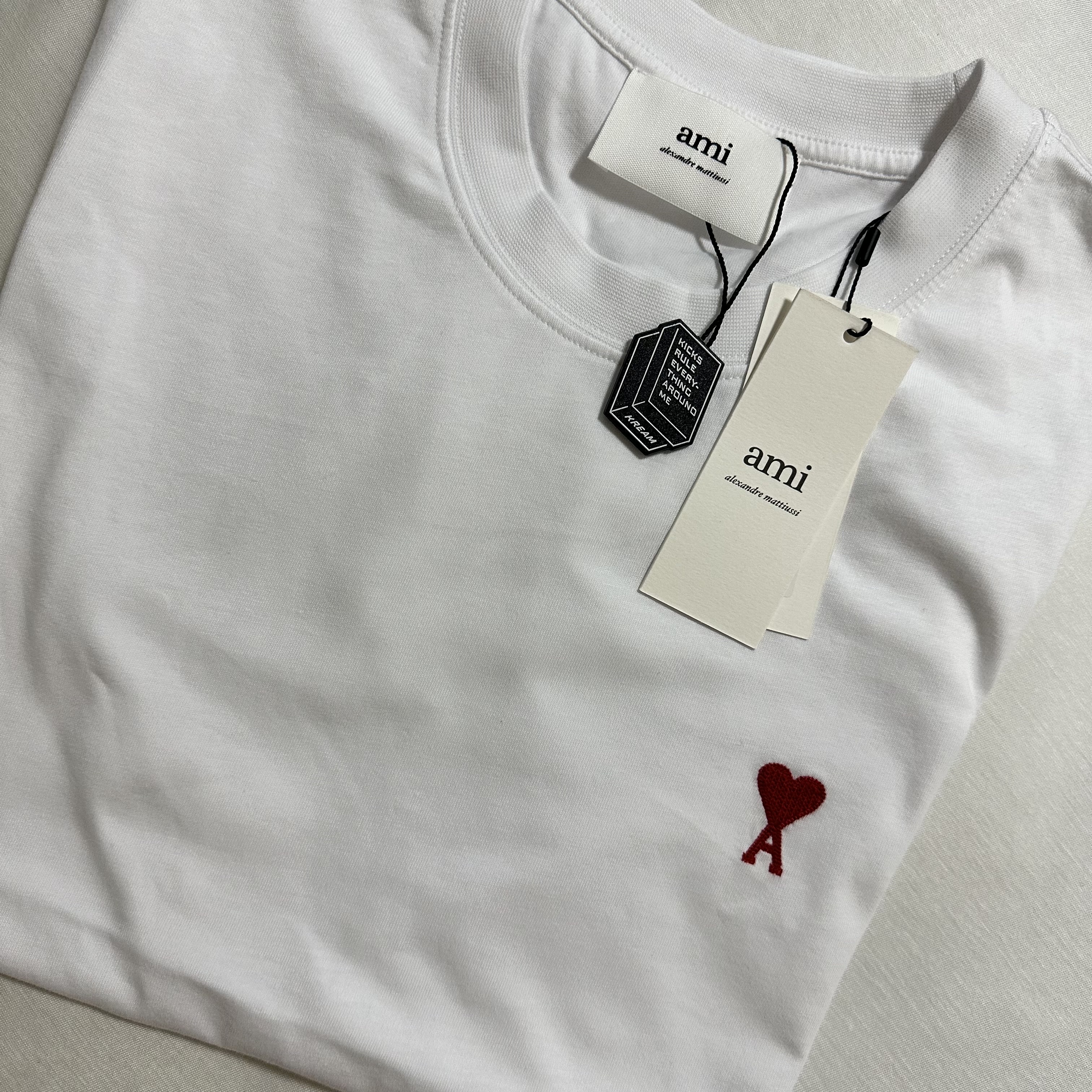 AMI de Coeur T-Shirt White 착용 스타일