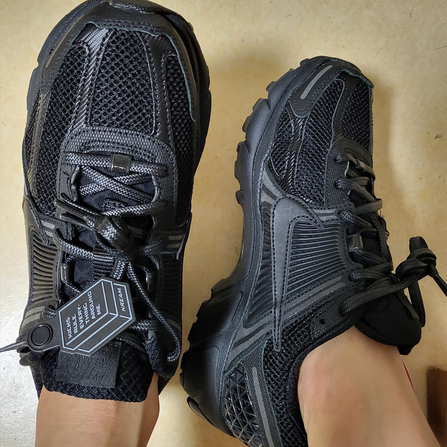 Nike Zoom Vomero 5 SP Black 착용 스타일