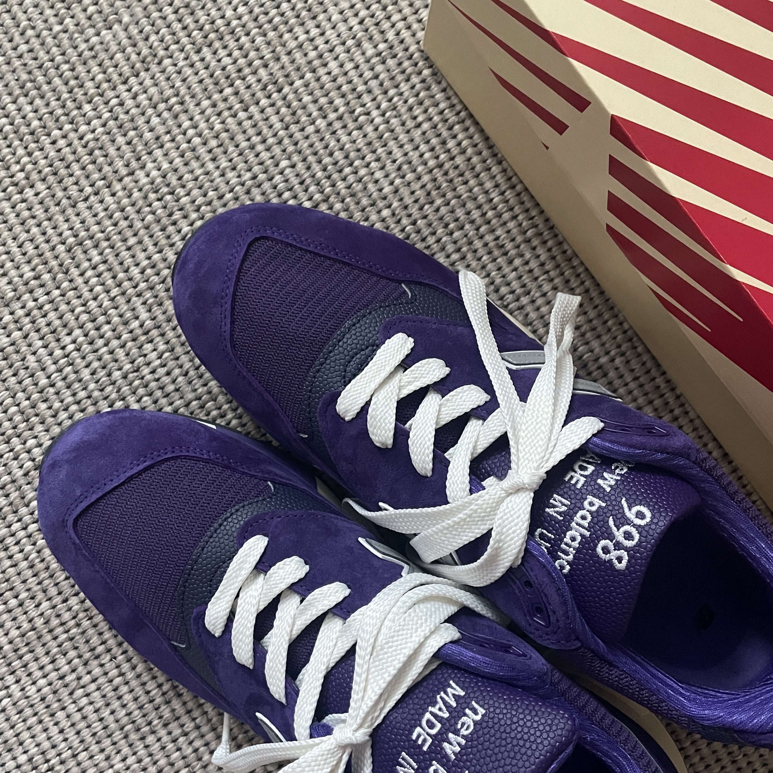 New Balance 998 Made in USA Plum Purple 착용 스타일 - 2