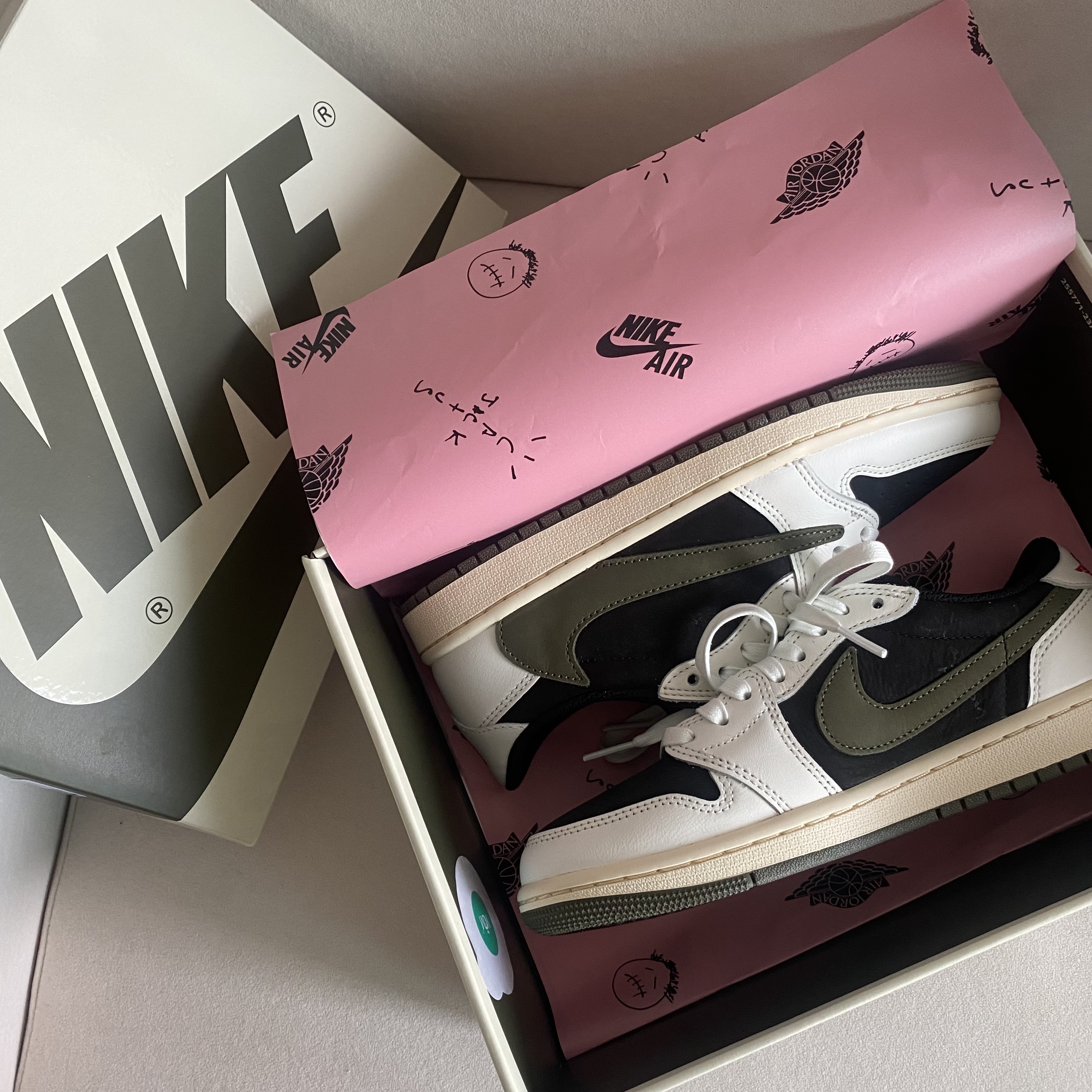 (W) Jordan 1 x Travis Scott Retro Low OG SP Medium Olive 착용 스타일