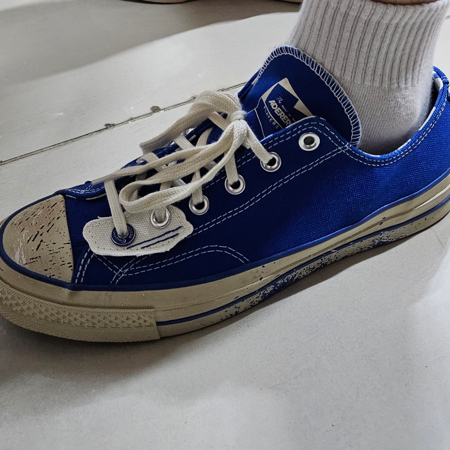 Converse x Ader Error Chuck 70 Ox Imperial Blue 착용 스타일 - 2