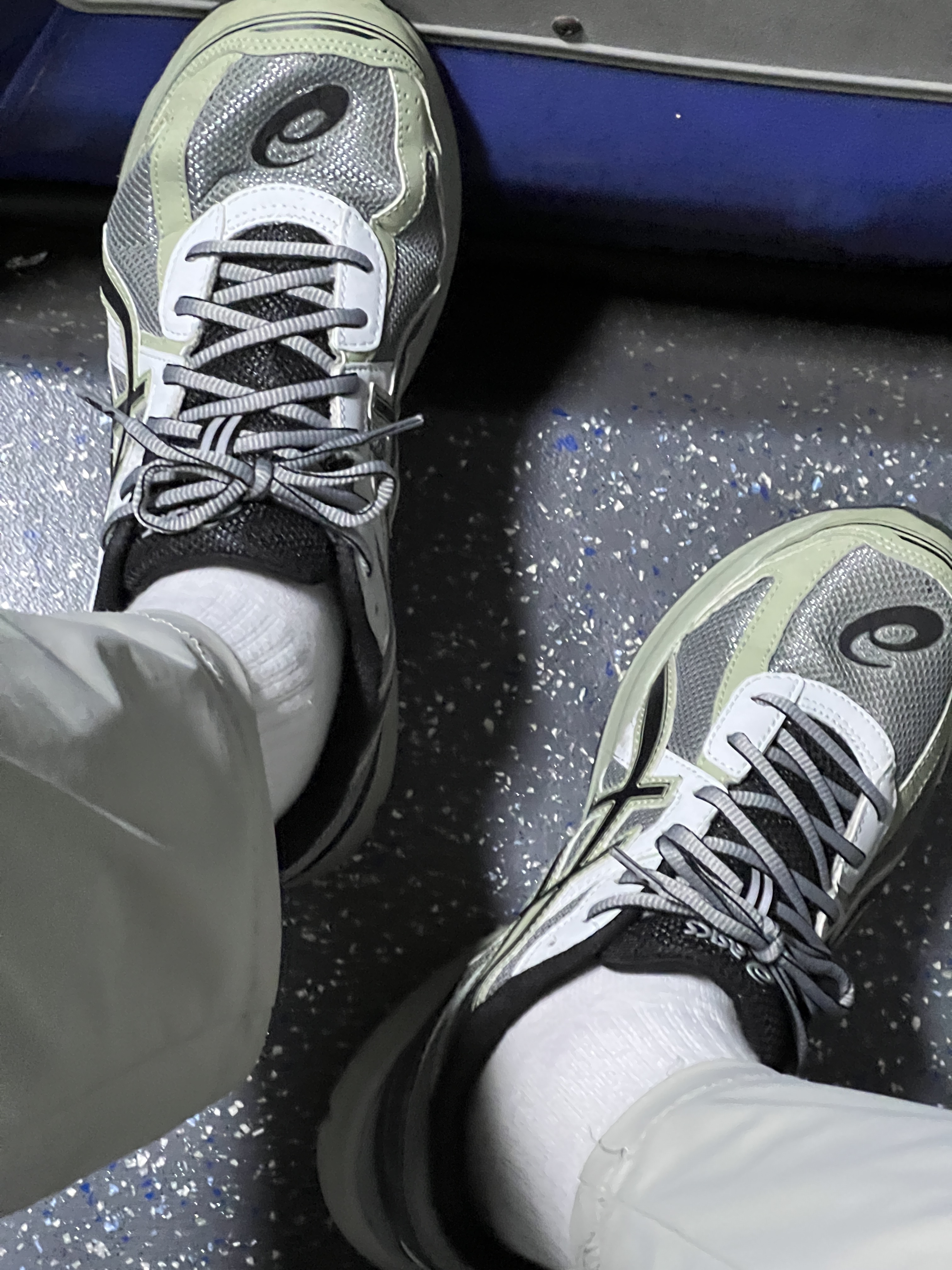 Asics Jog 100 S Sheet Rock - 2E Wide 착용 스타일