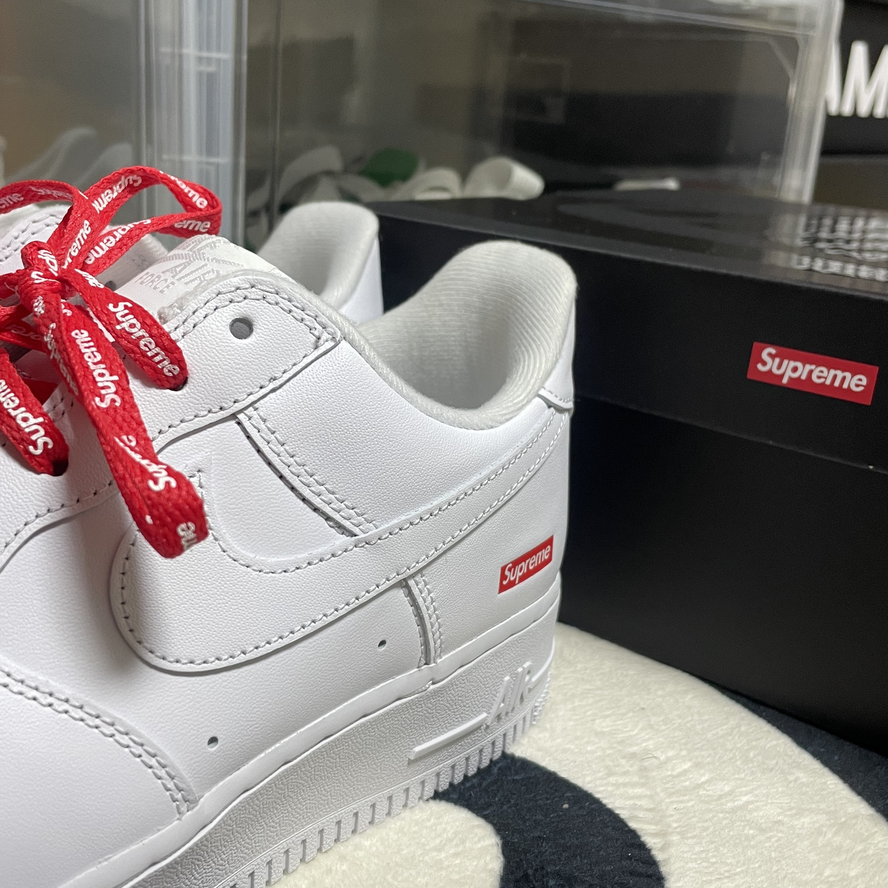 Nike x Supreme Air Force 1 Low White 착용 스타일 - 2