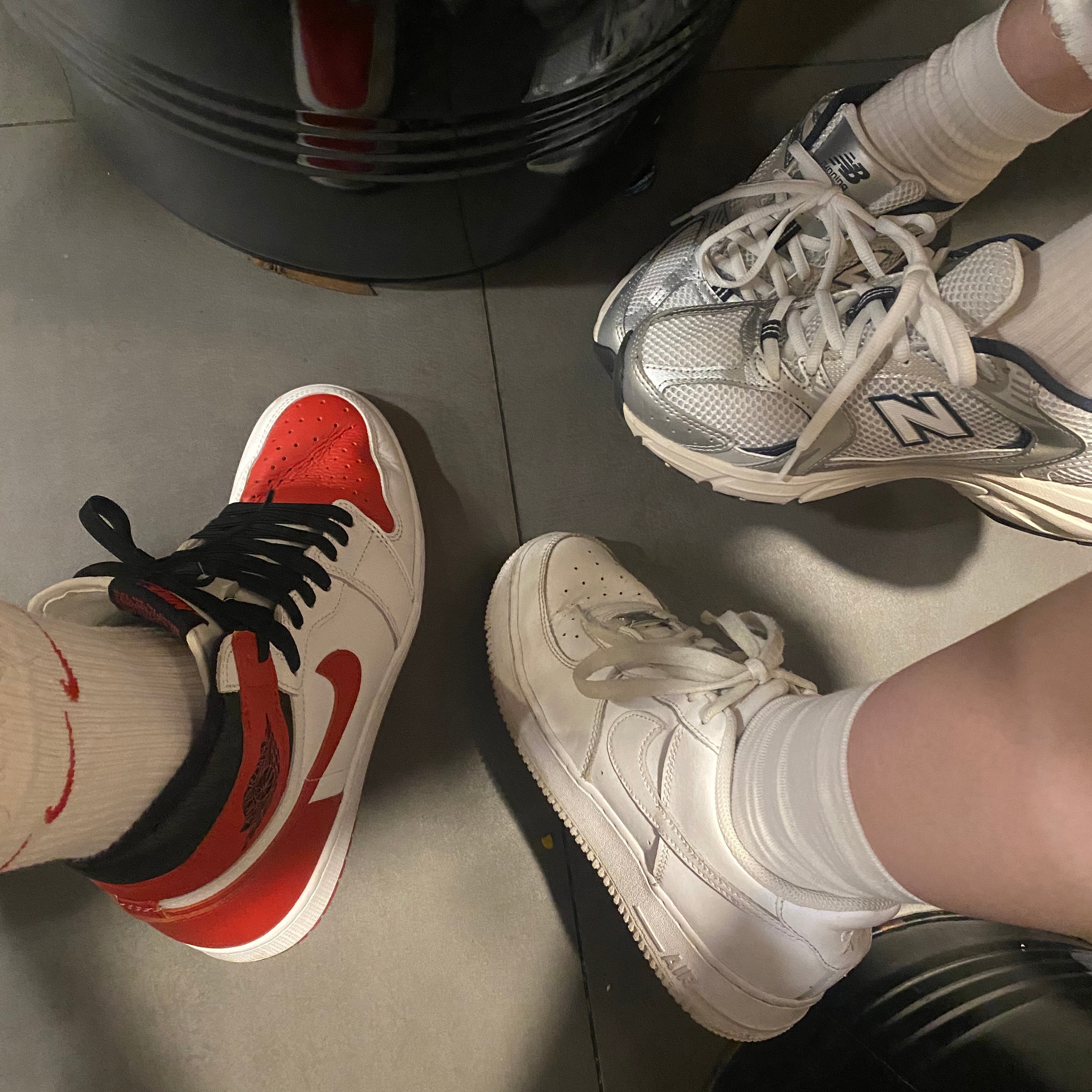 Jordan 1 Retro High OG Heritage, New Balance 530 Steel Grey 착용 스타일 - 3