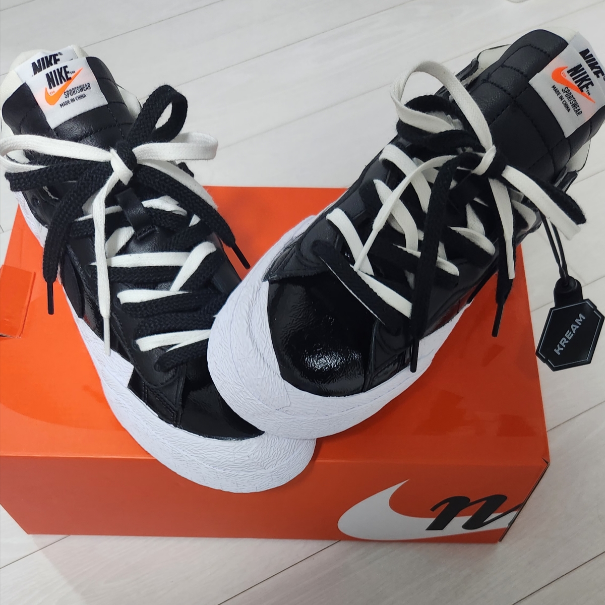 Nike x Sacai Blazer Low Black Patent Leather 착용 스타일