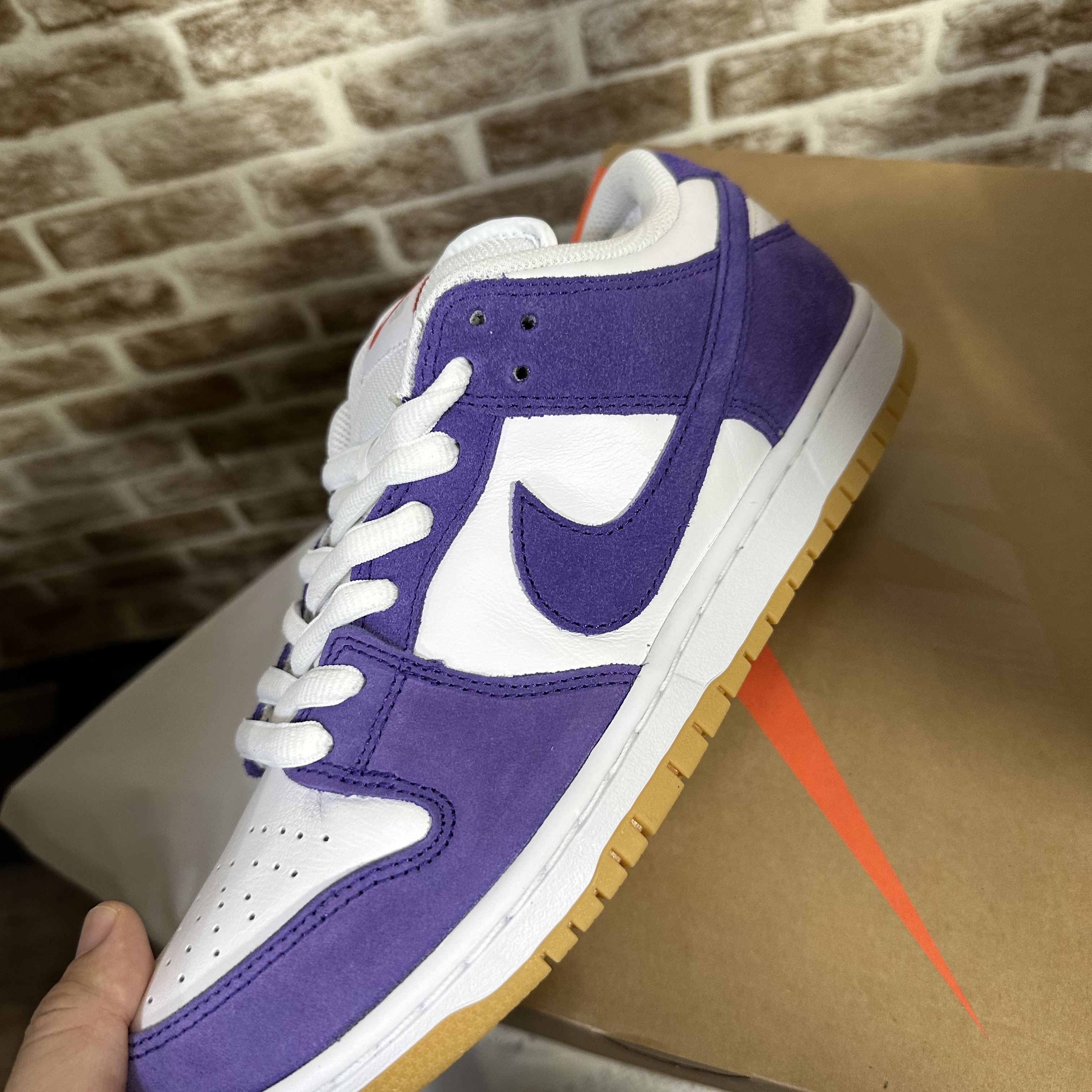 Nike Dunk Low Pro SB Court Purple 착용 스타일 - 1