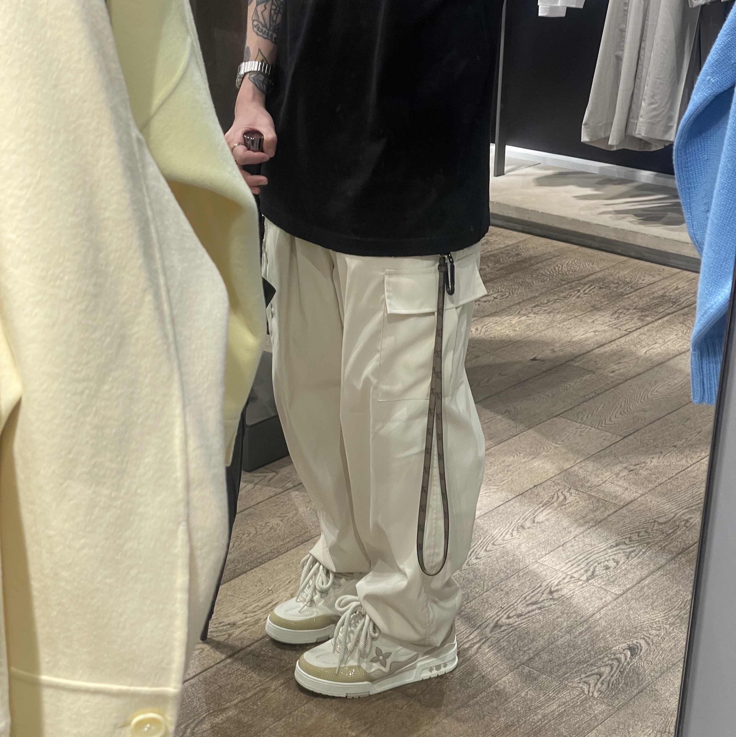 Louis Vuitton LV Skate Trainer Sneakers Beige 착용 스타일