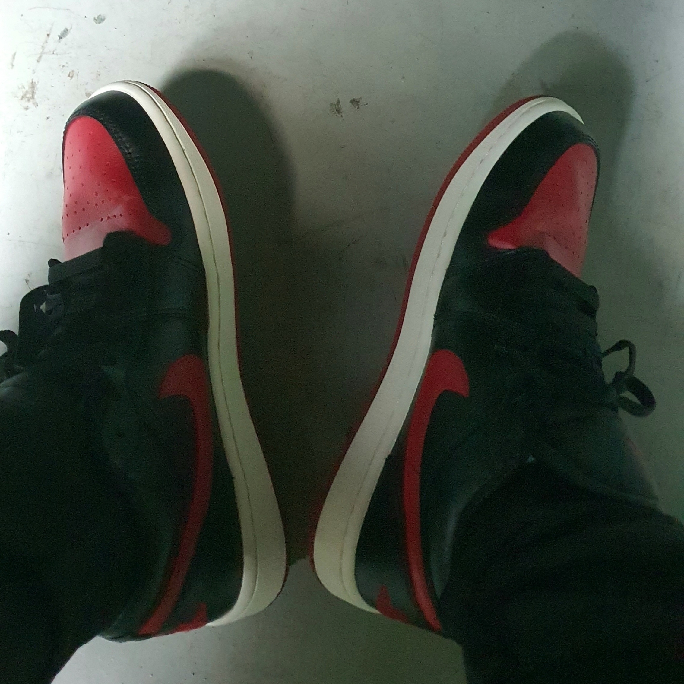 (W) Jordan 1 Low Black Gym Red 착용 스타일
